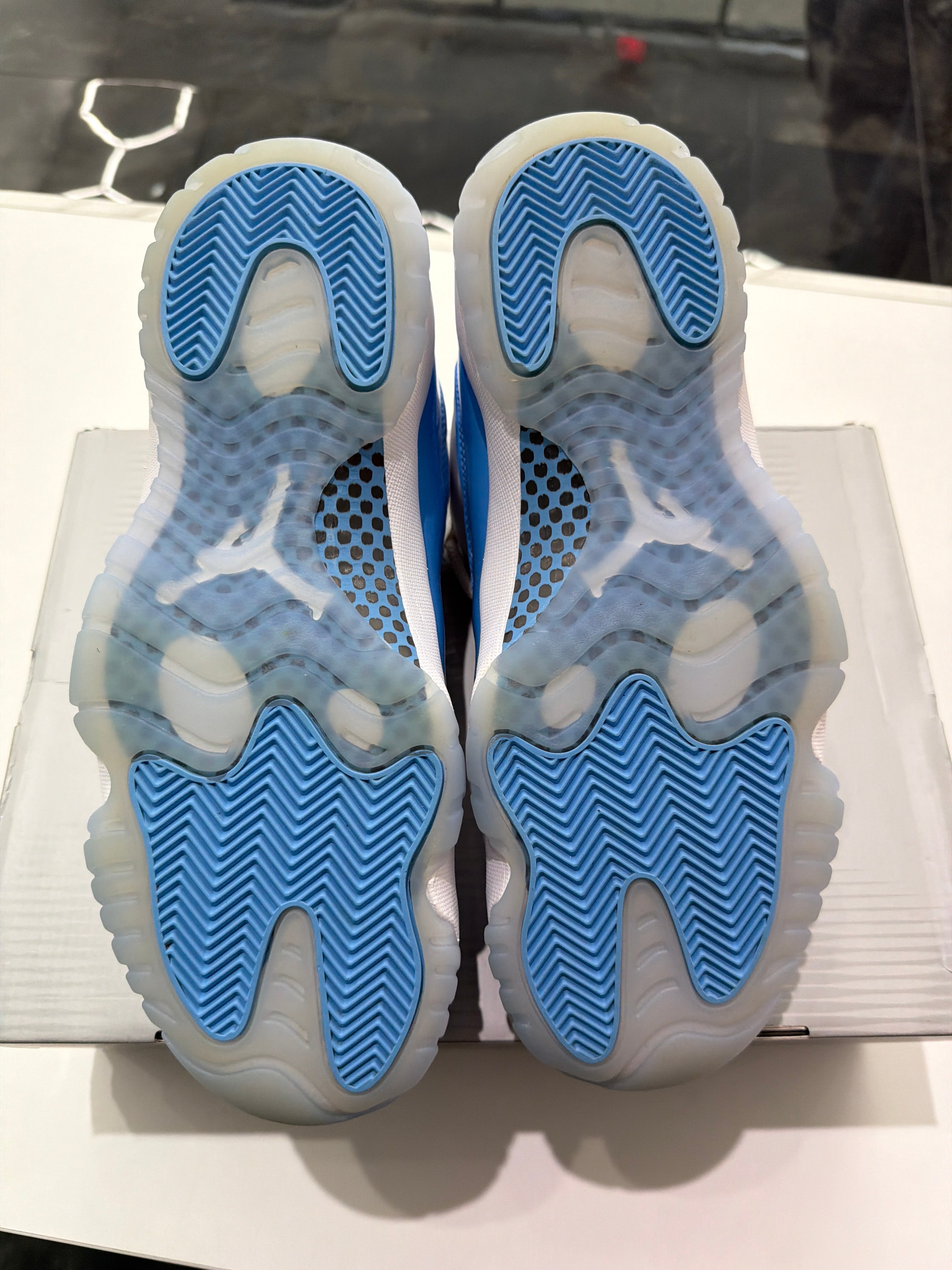Jordan 11 Retro Low "University Blue"