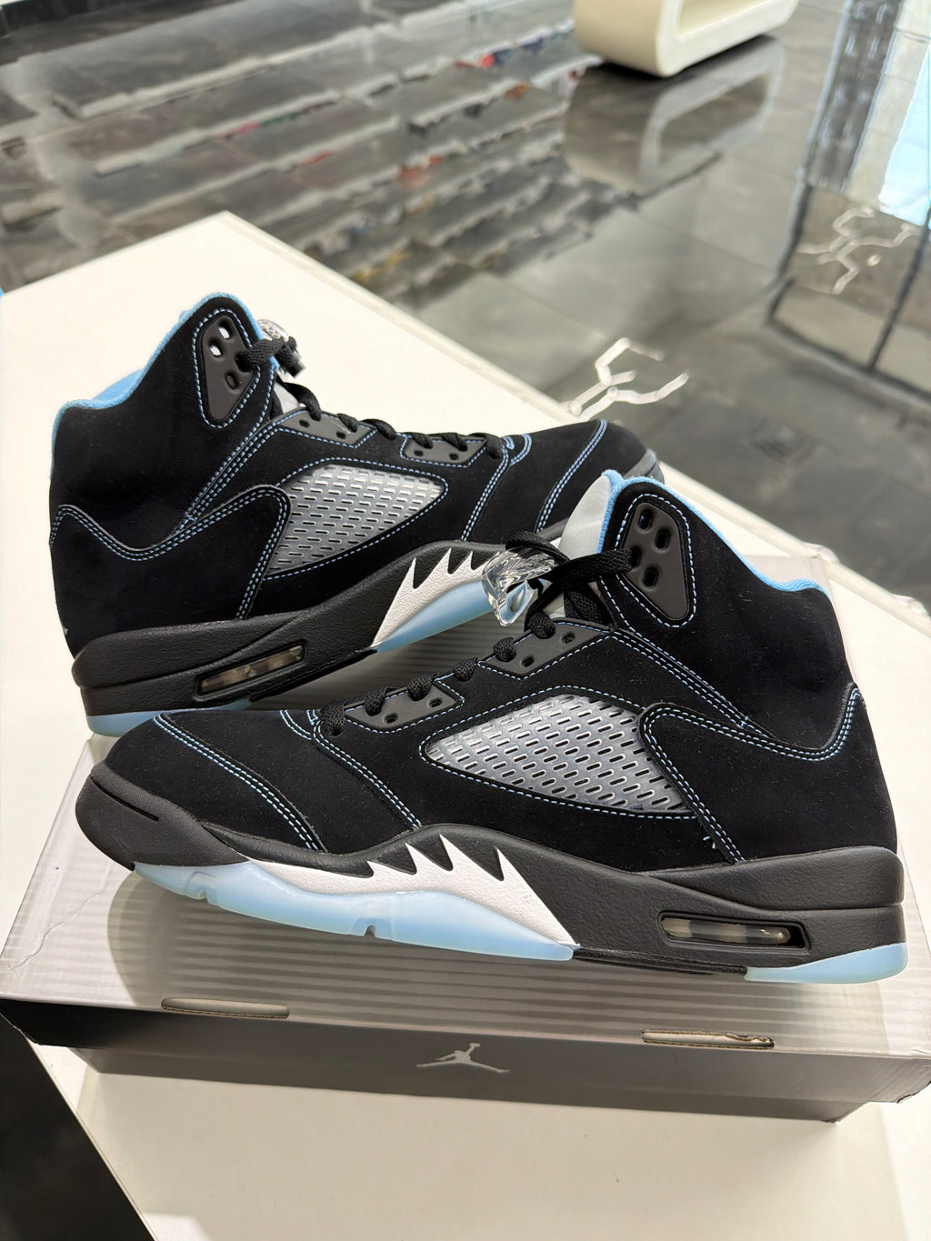 Jordan 5 black unc blue (2026)