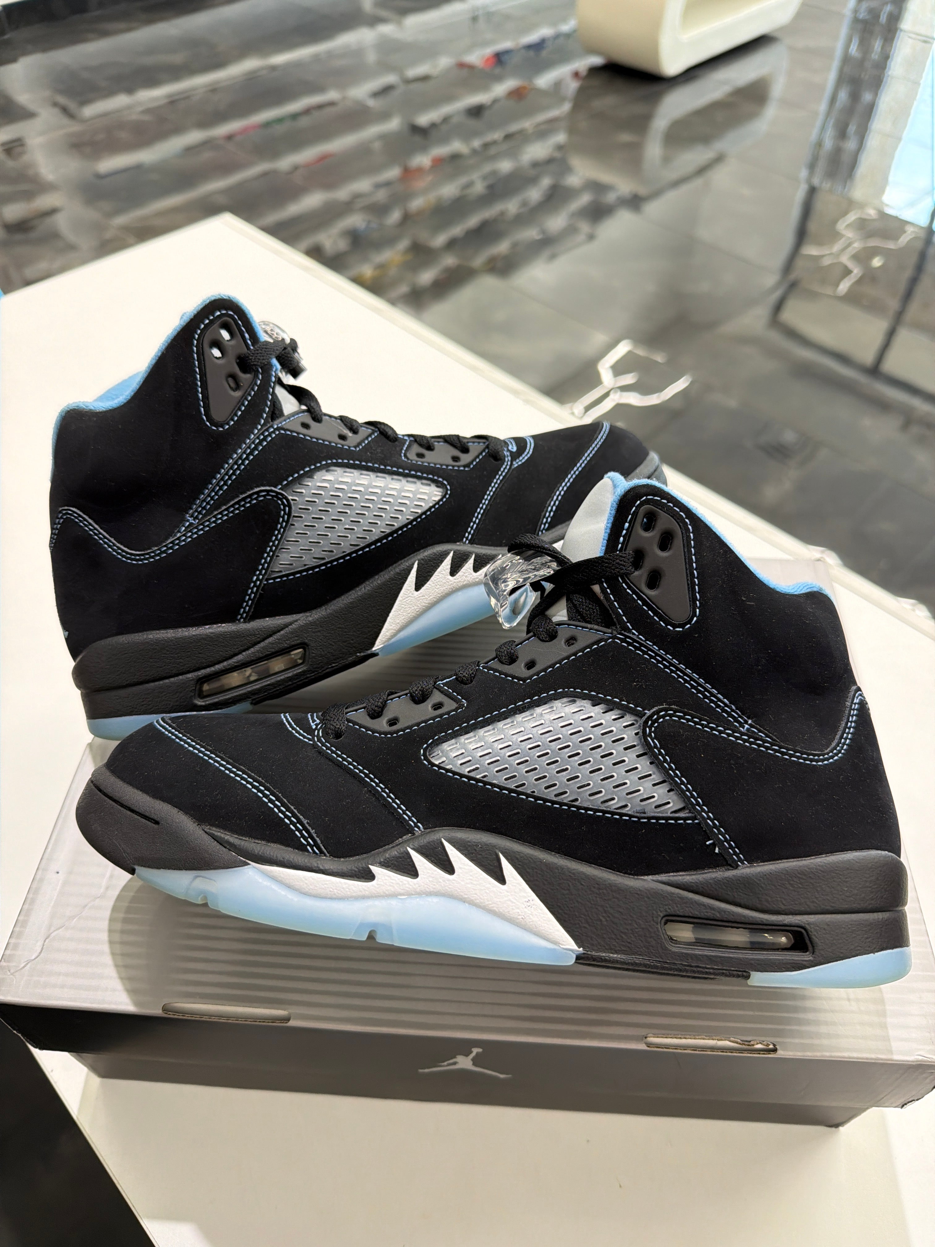 Jordan 5 black unc blue (2026)