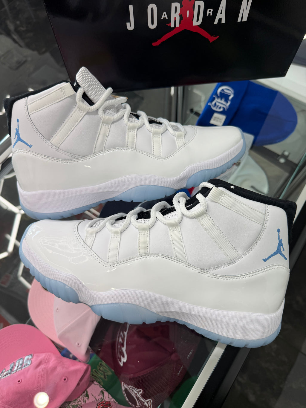 Jordan 11 Retro Legend Blue (2024)
