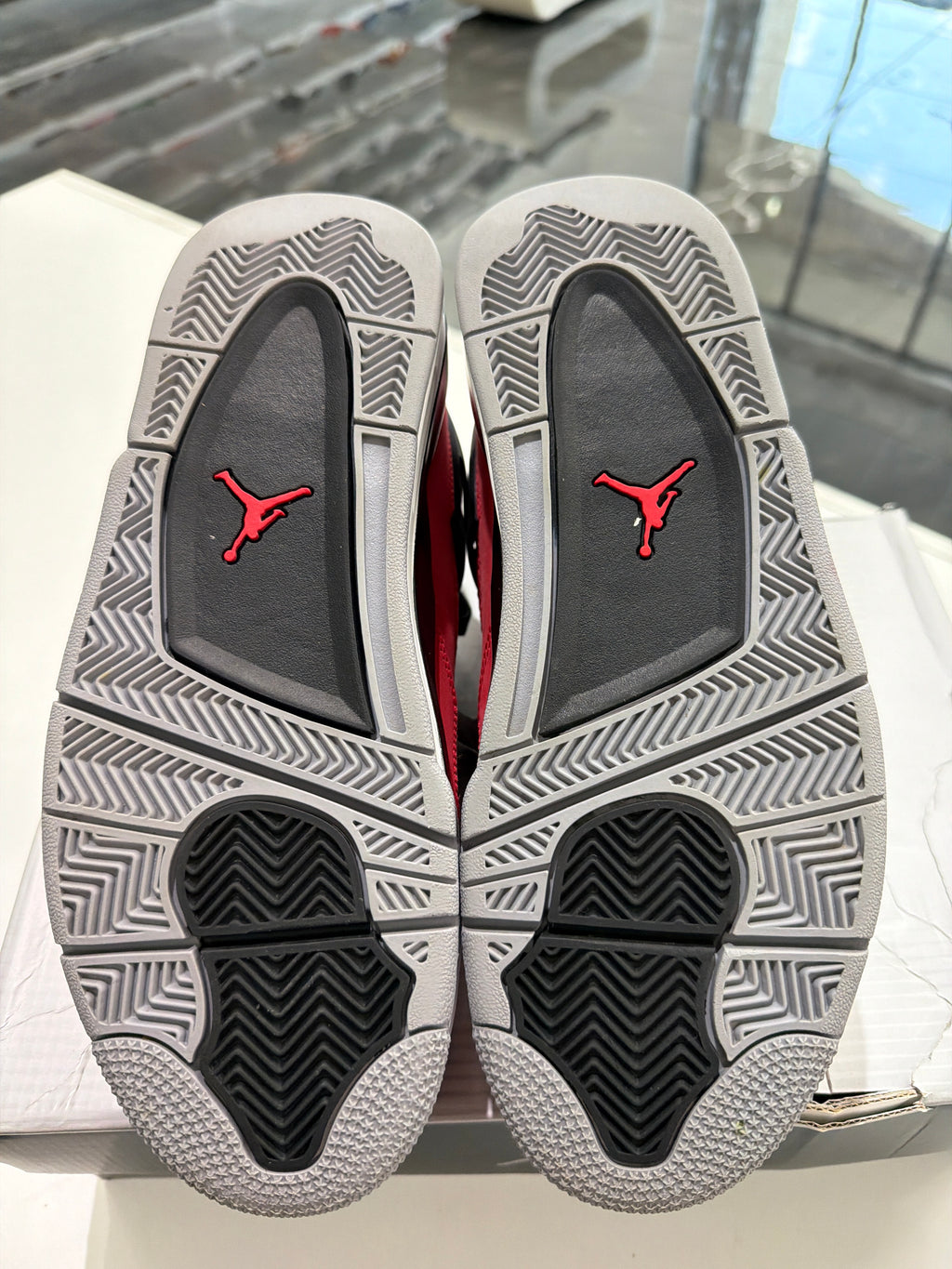 Jordan 4 toro