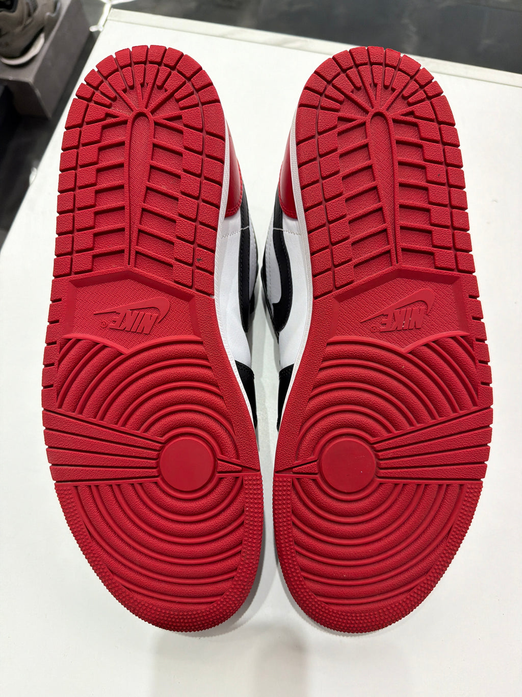 Jordan 1 low bred toe (NO BOX)