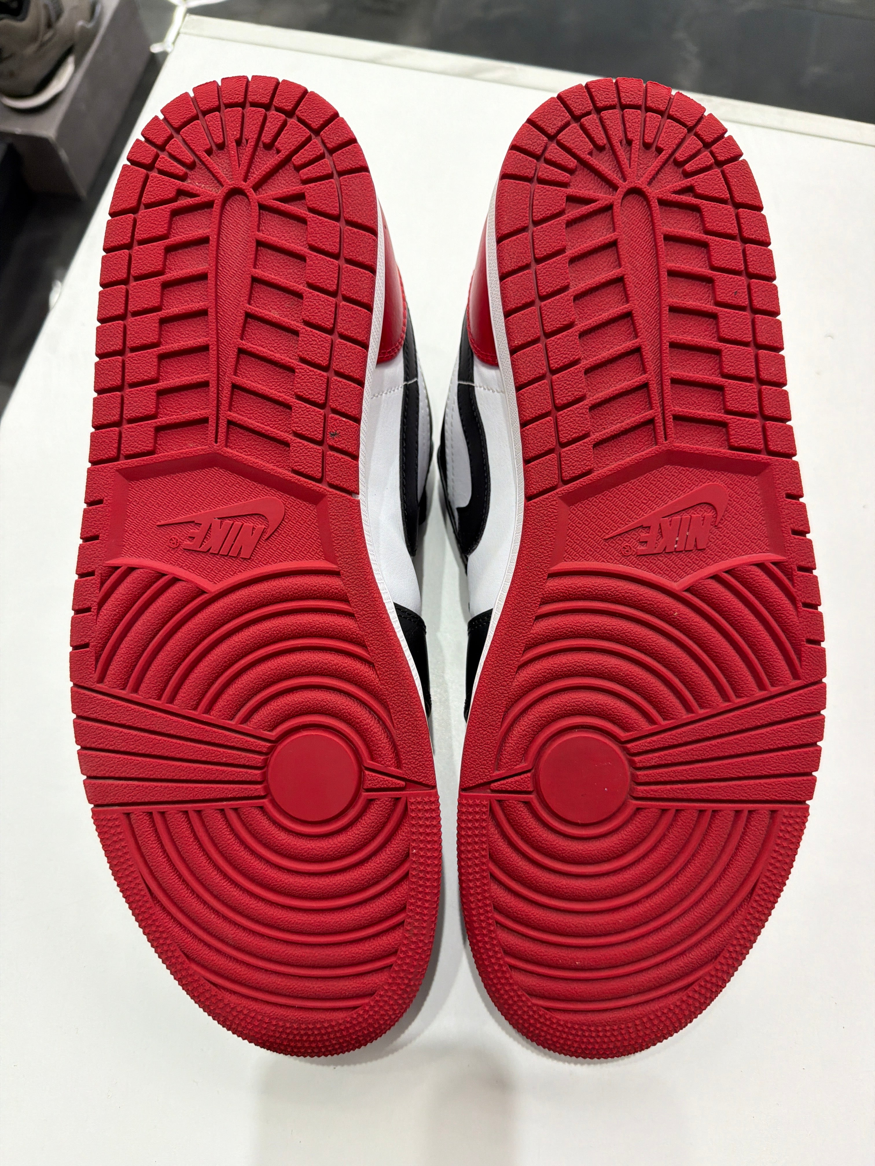 Jordan 1 low bred toe (NO BOX)