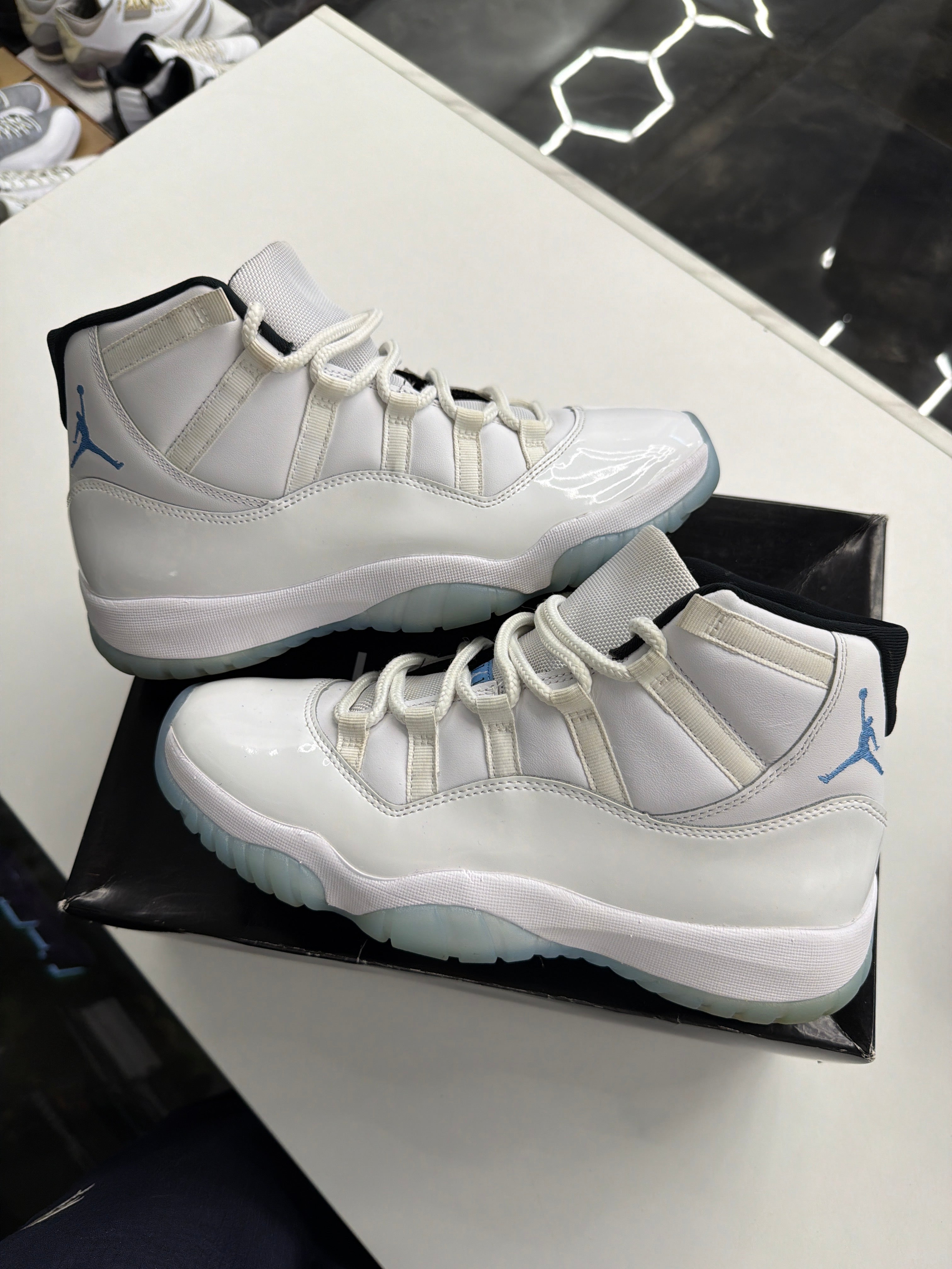 Jordan 11 retro legend blue