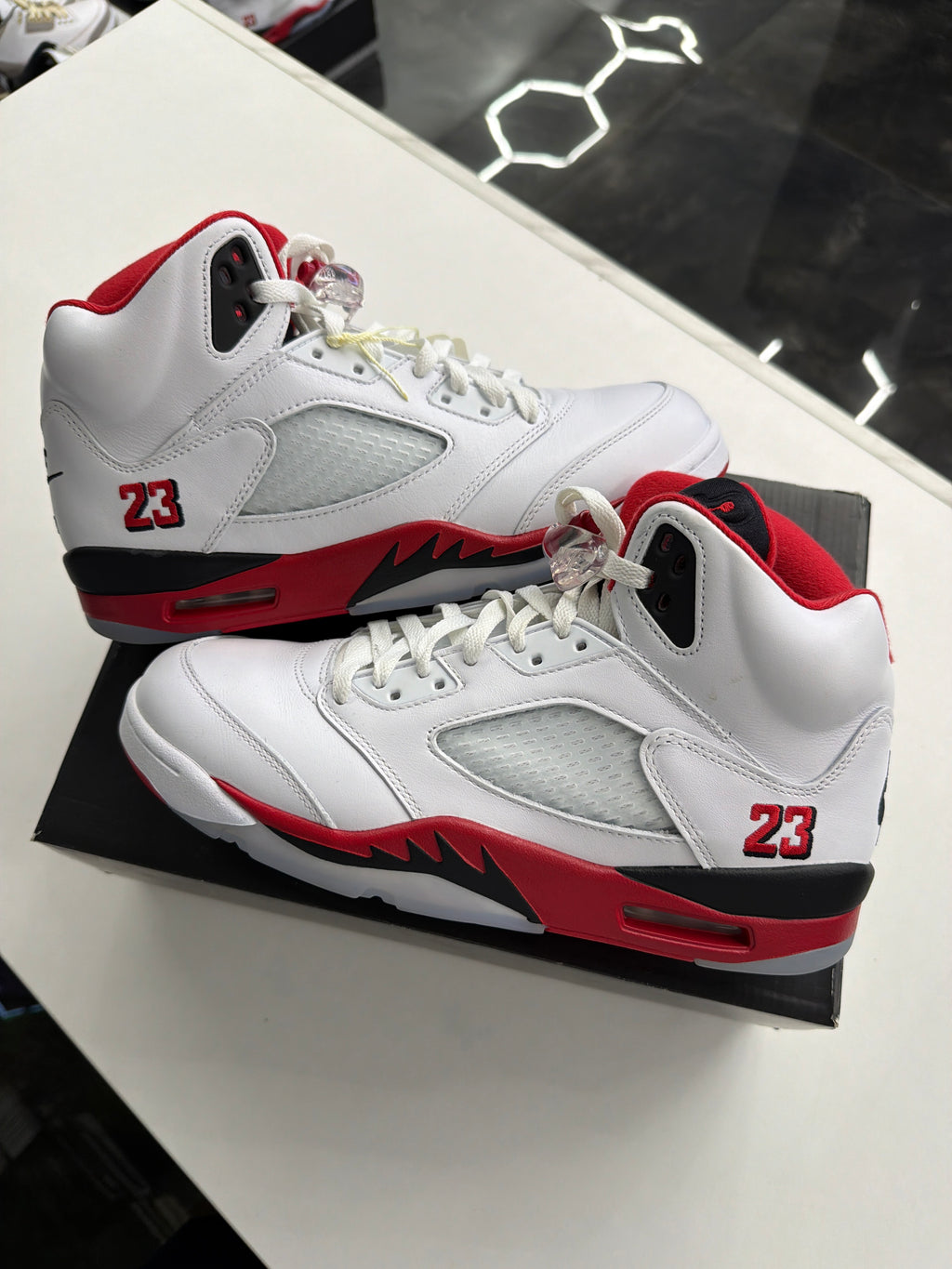 Jordan 5 Retro 'Fire Red' (2025)