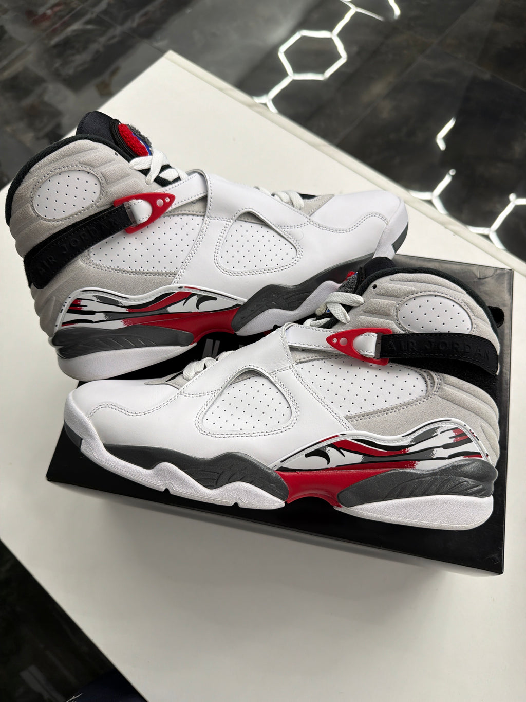 Jordan 8 Retro "Bugs Bunny"