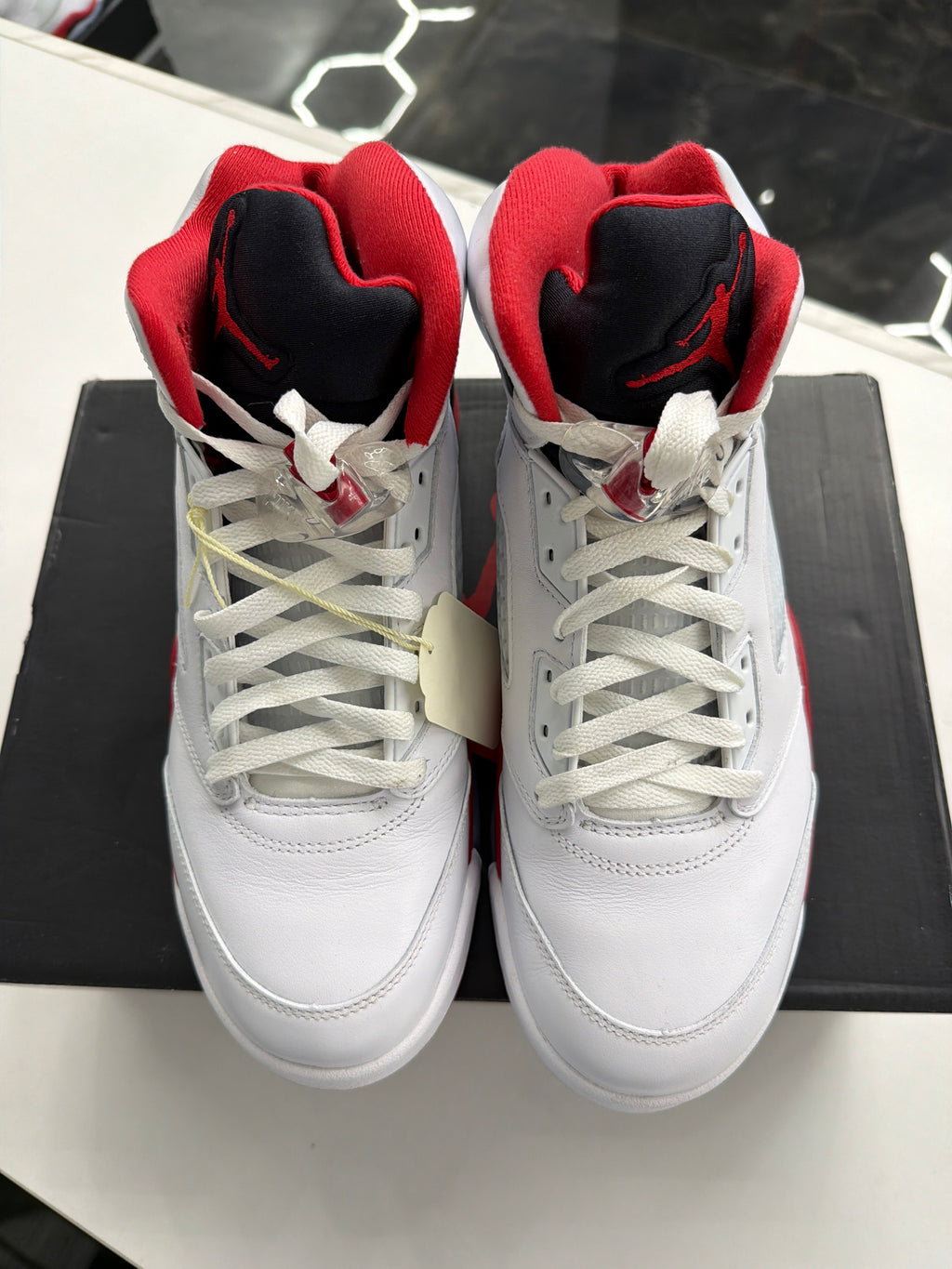 Jordan 5 Retro 'Fire Red' (2025)