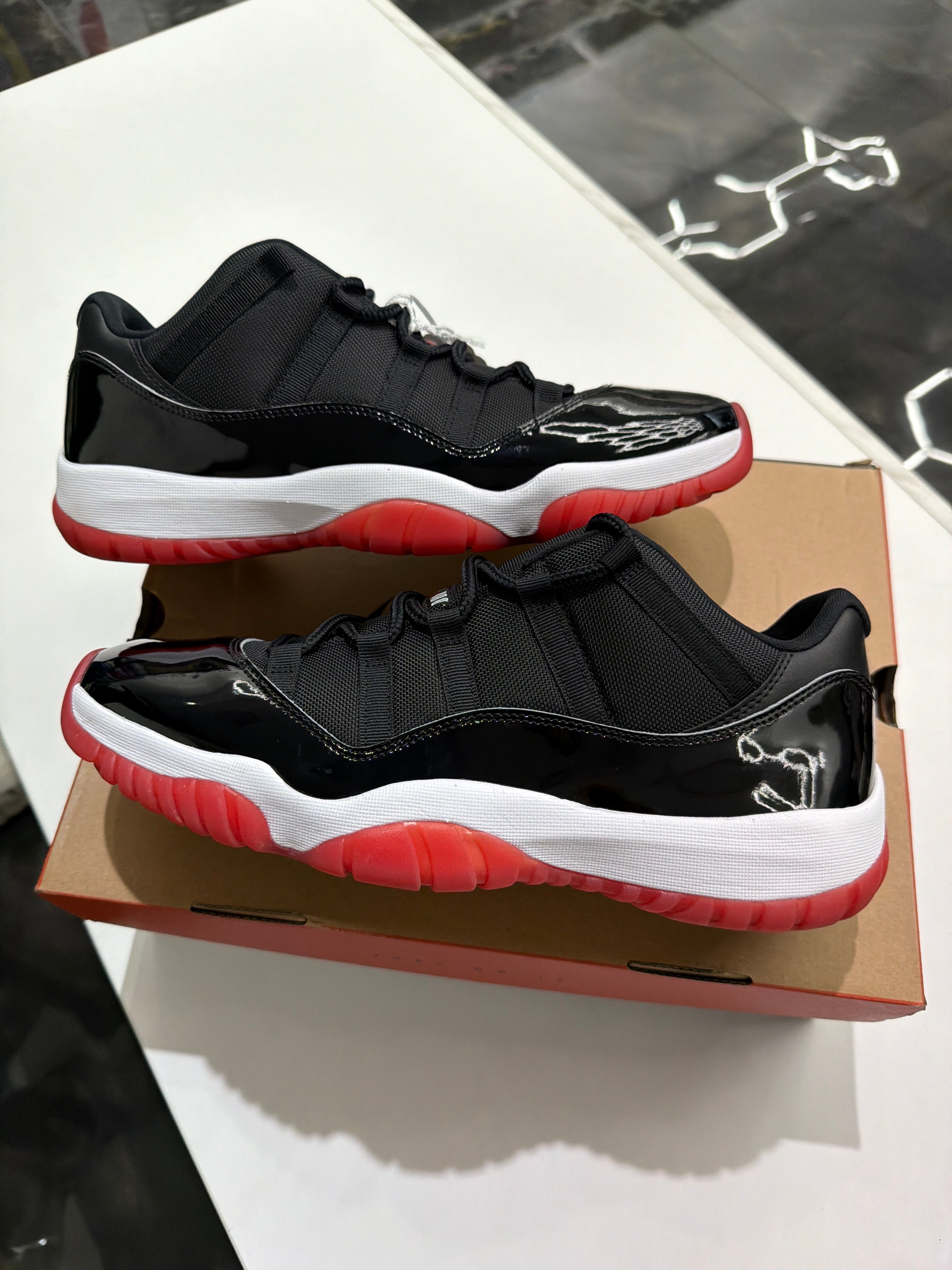 Jordan 11 low bred