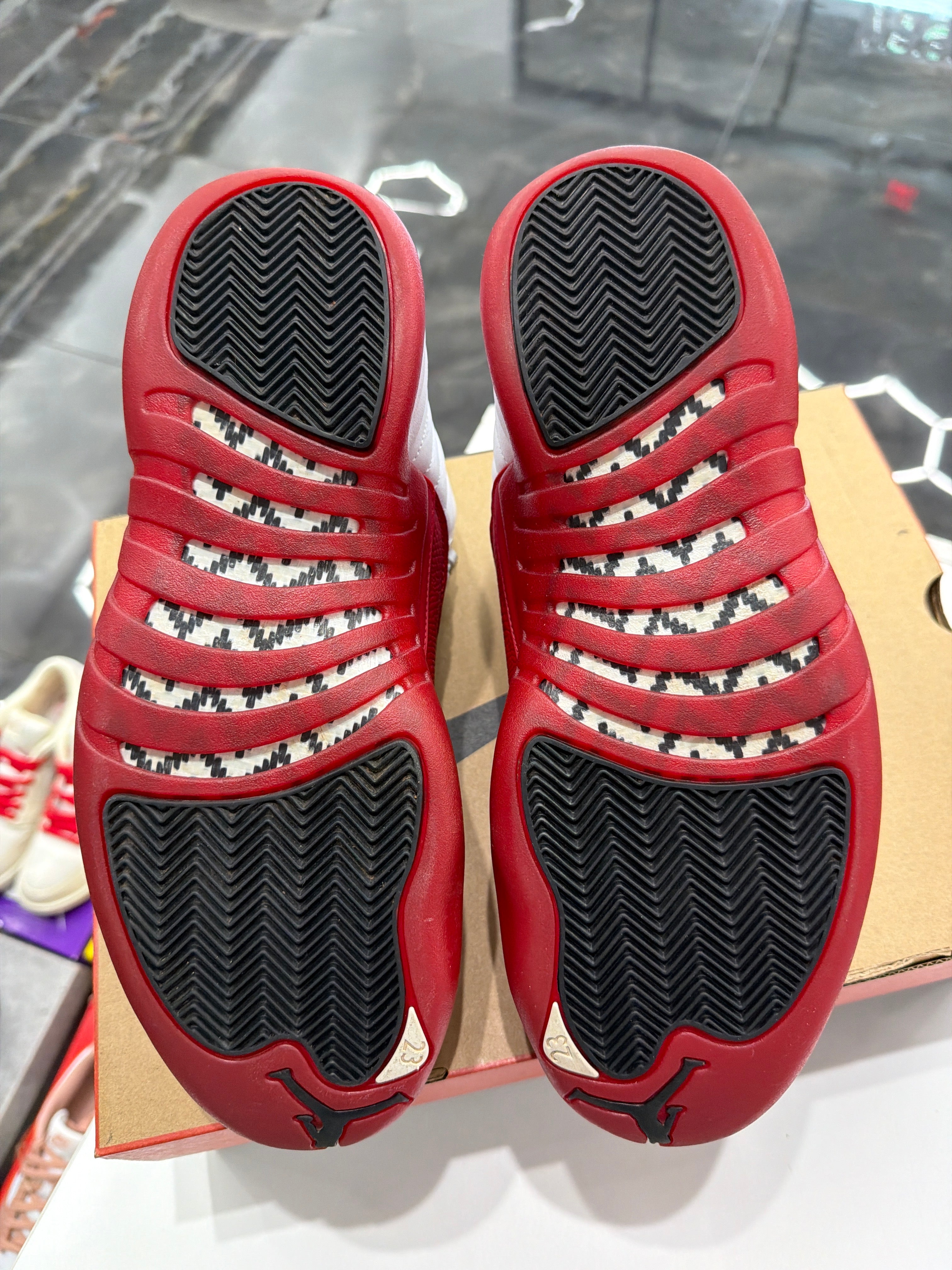 Jordan 12 cherry (2023)