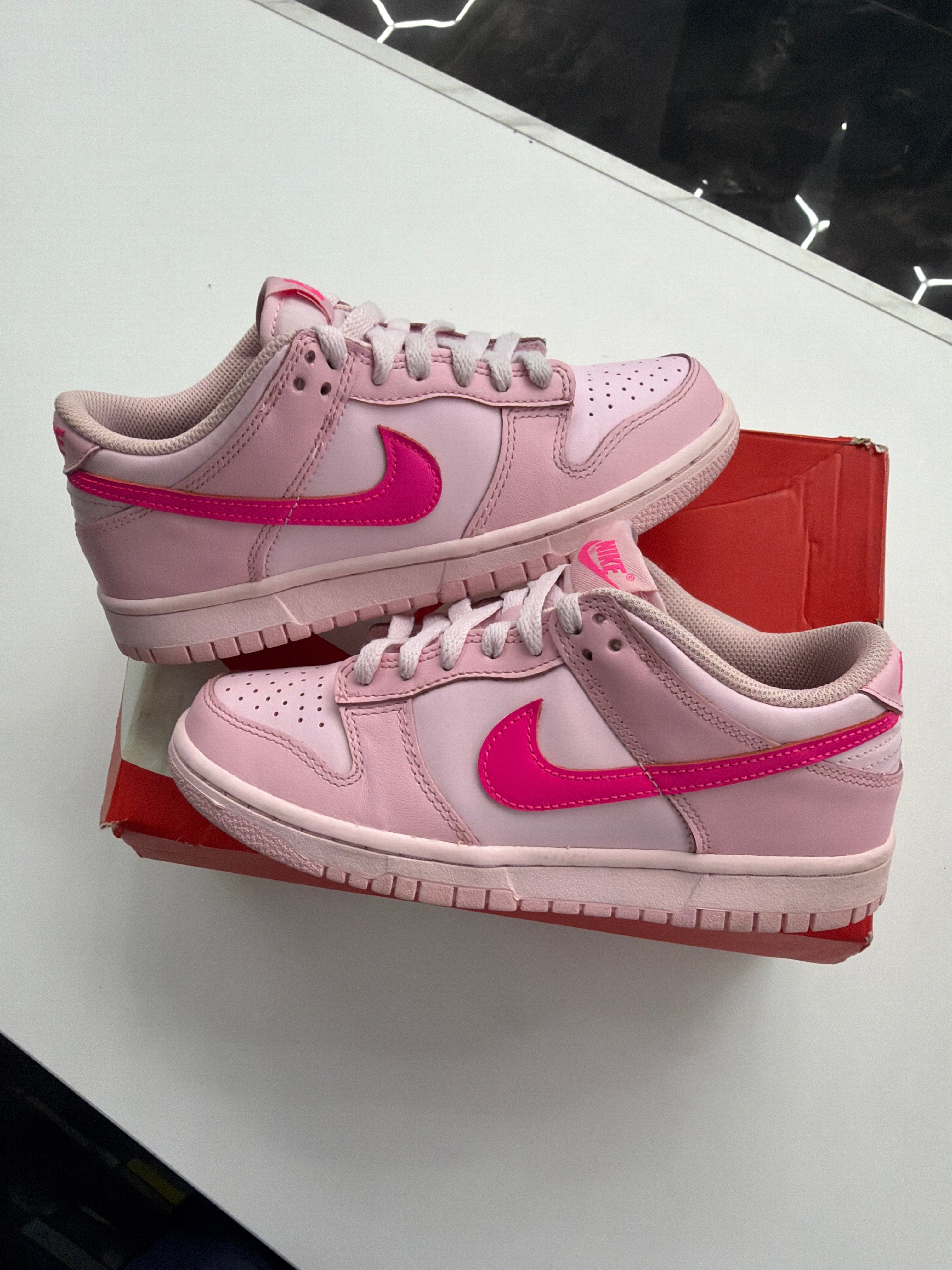 Nike Dunk Low "Triple Pink"