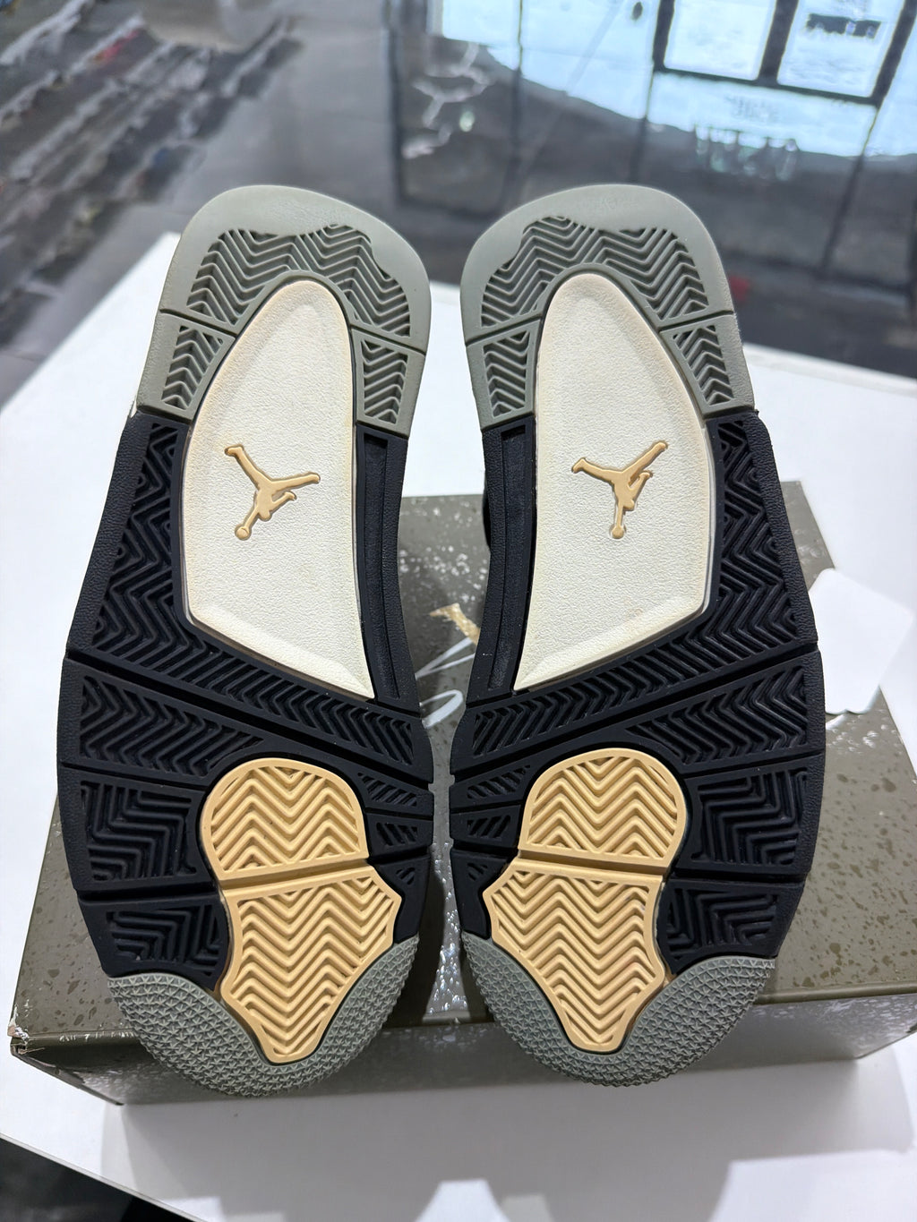 Jordan 4 Retro SE Craft "Medium Olive"