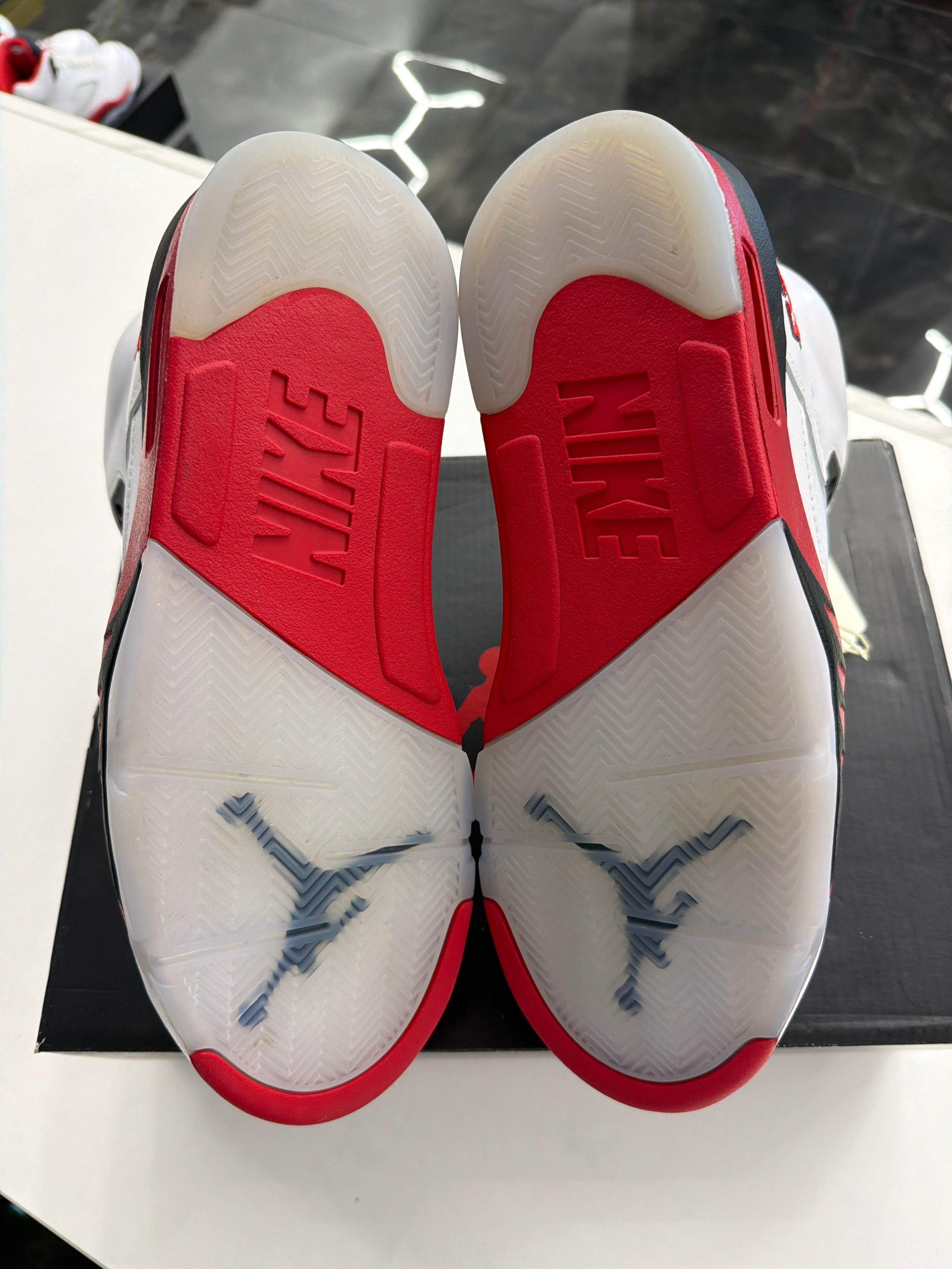 Jordan 5 Retro 'Fire Red' (2025)