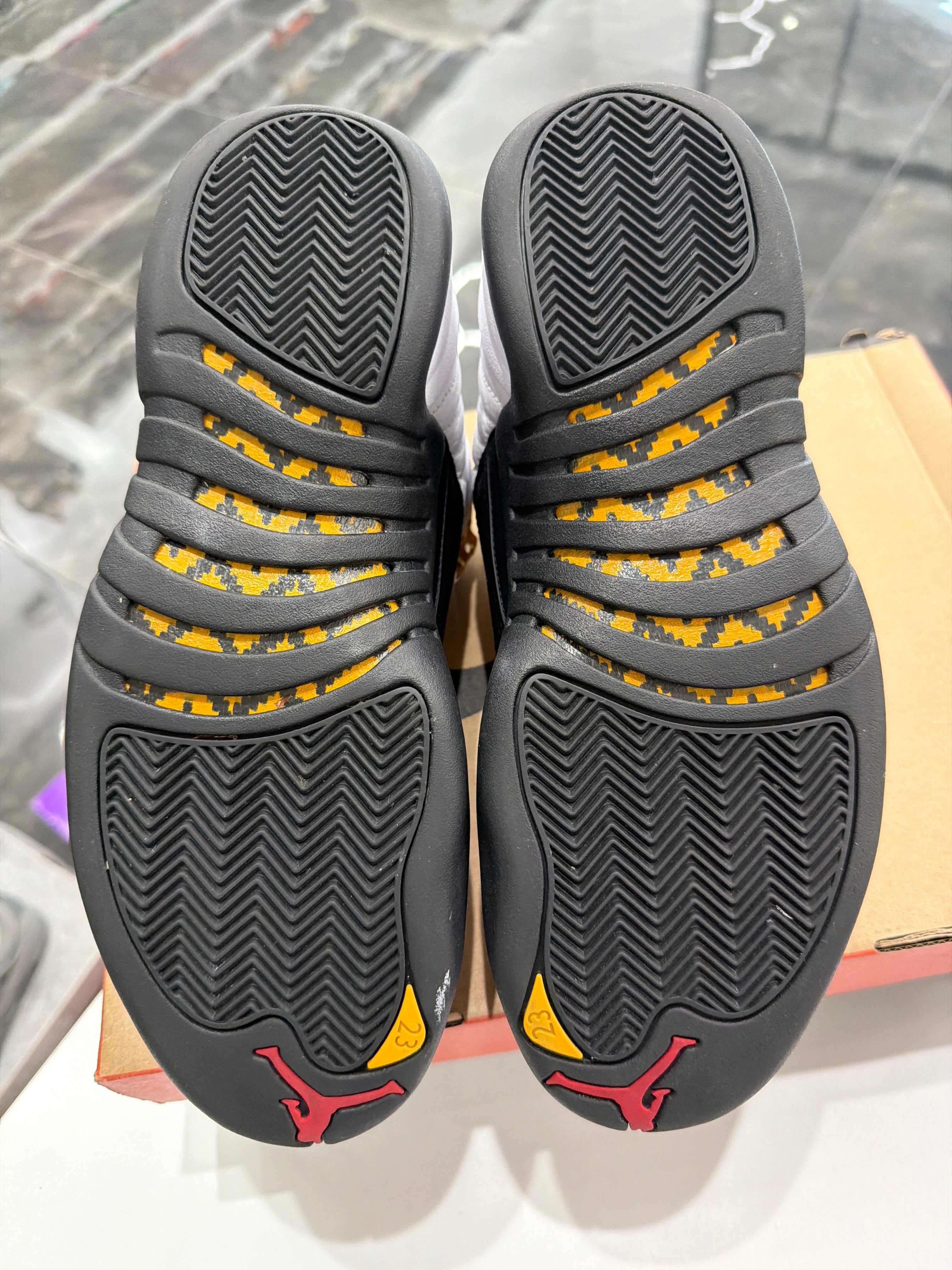 Jordan 12 taxi