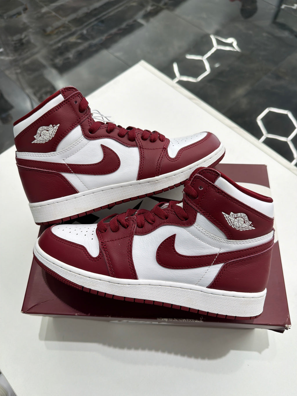 Jordan 1 Retro High OG "Artisanal Red"