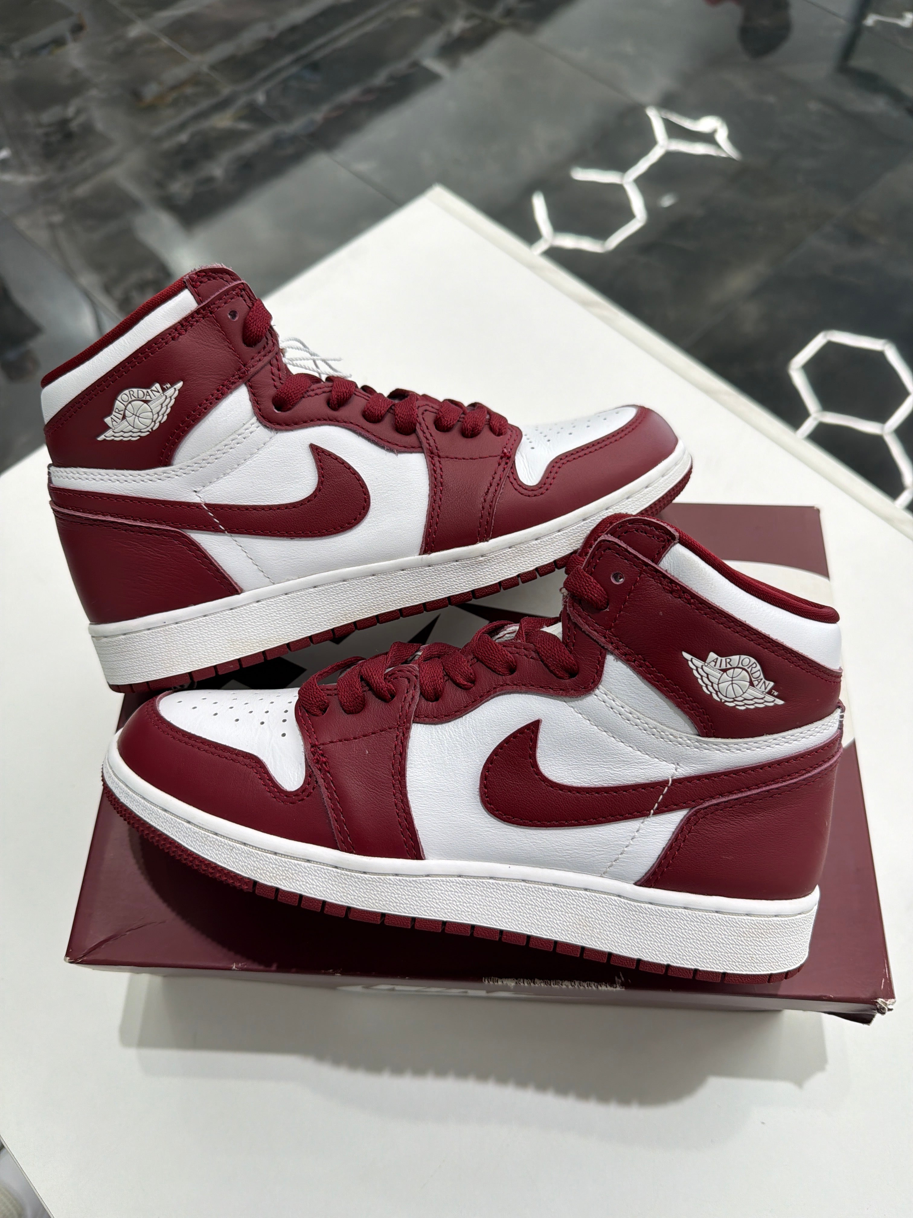 Jordan 1 Retro High OG "Artisanal Red"