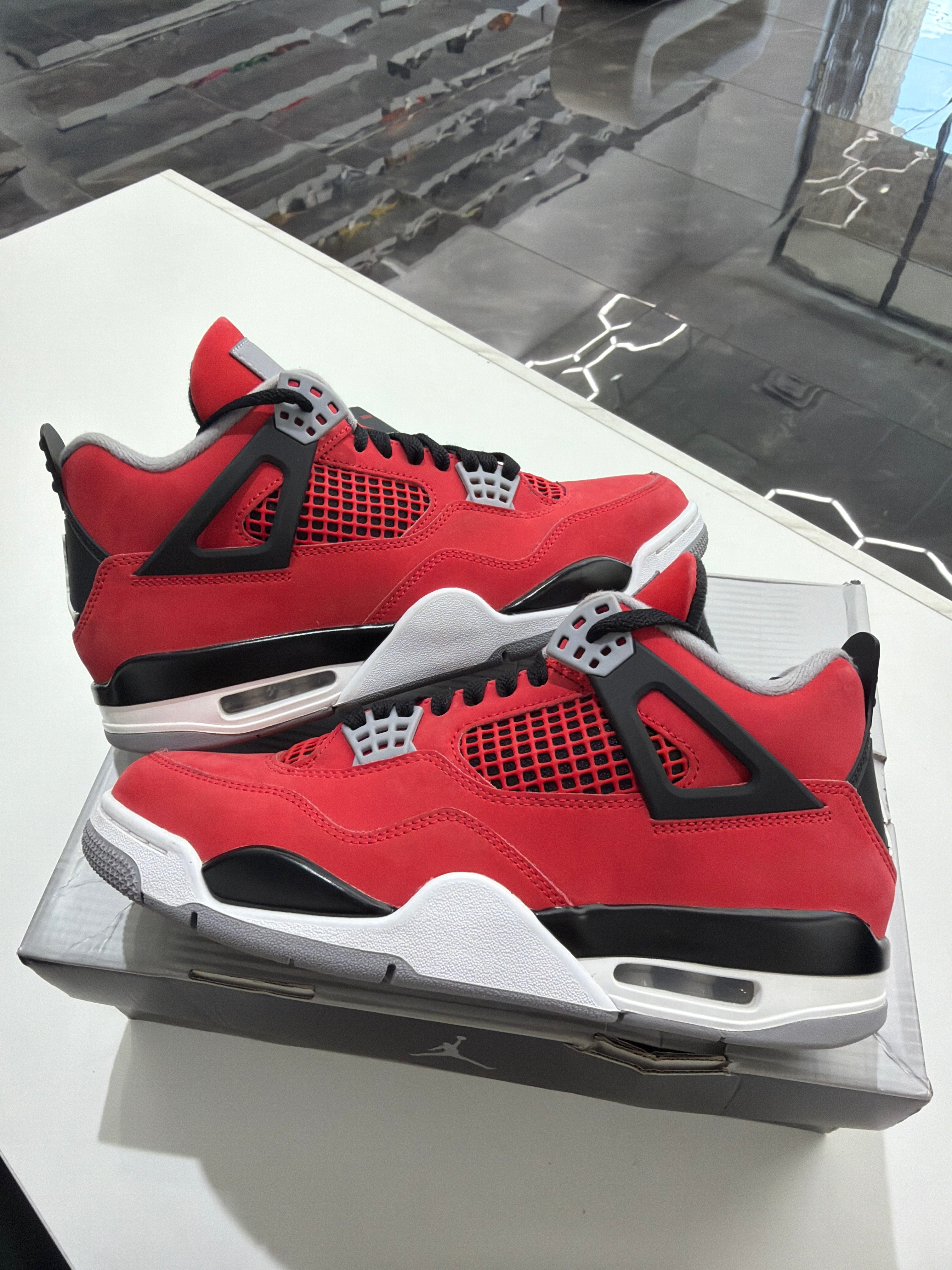 Jordan 4 toro