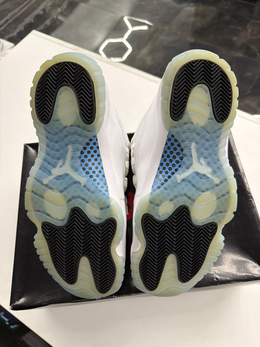 Jordan 11 retro legend blue