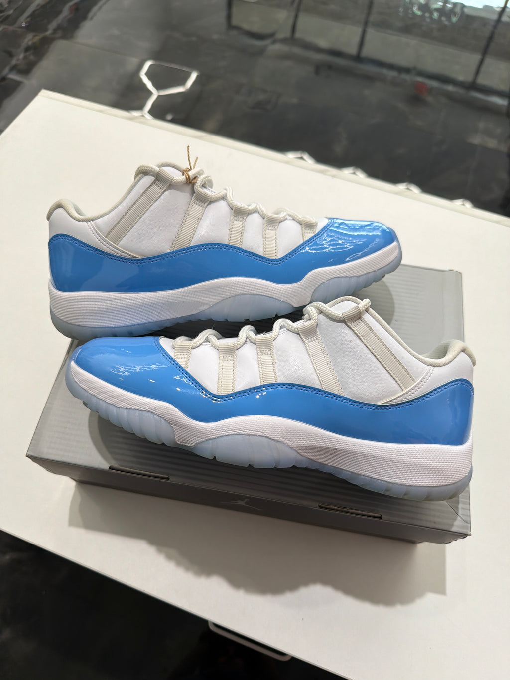 Jordan 11 Retro Low "University Blue"