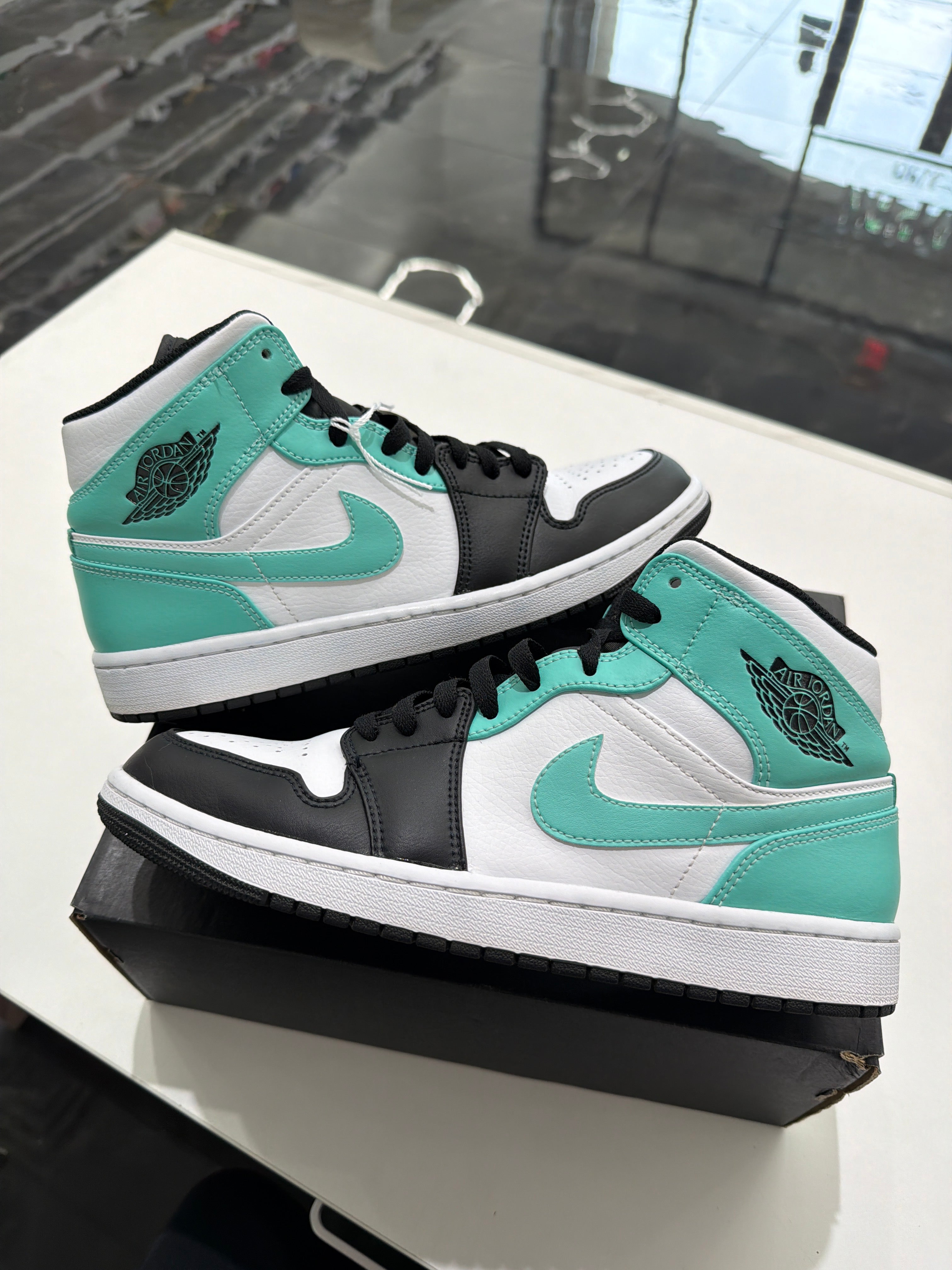Jordan 1 Mid tropical twist