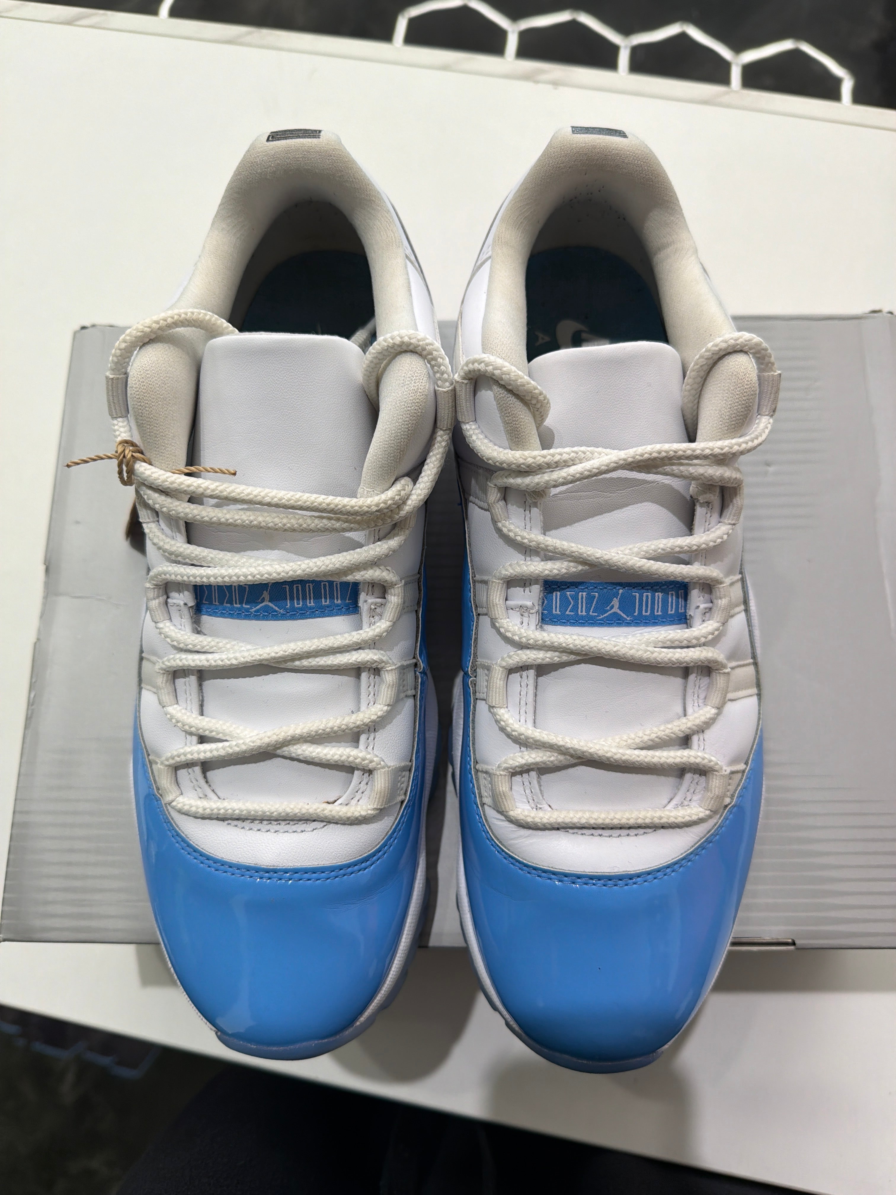Jordan 11 Retro Low "University Blue"