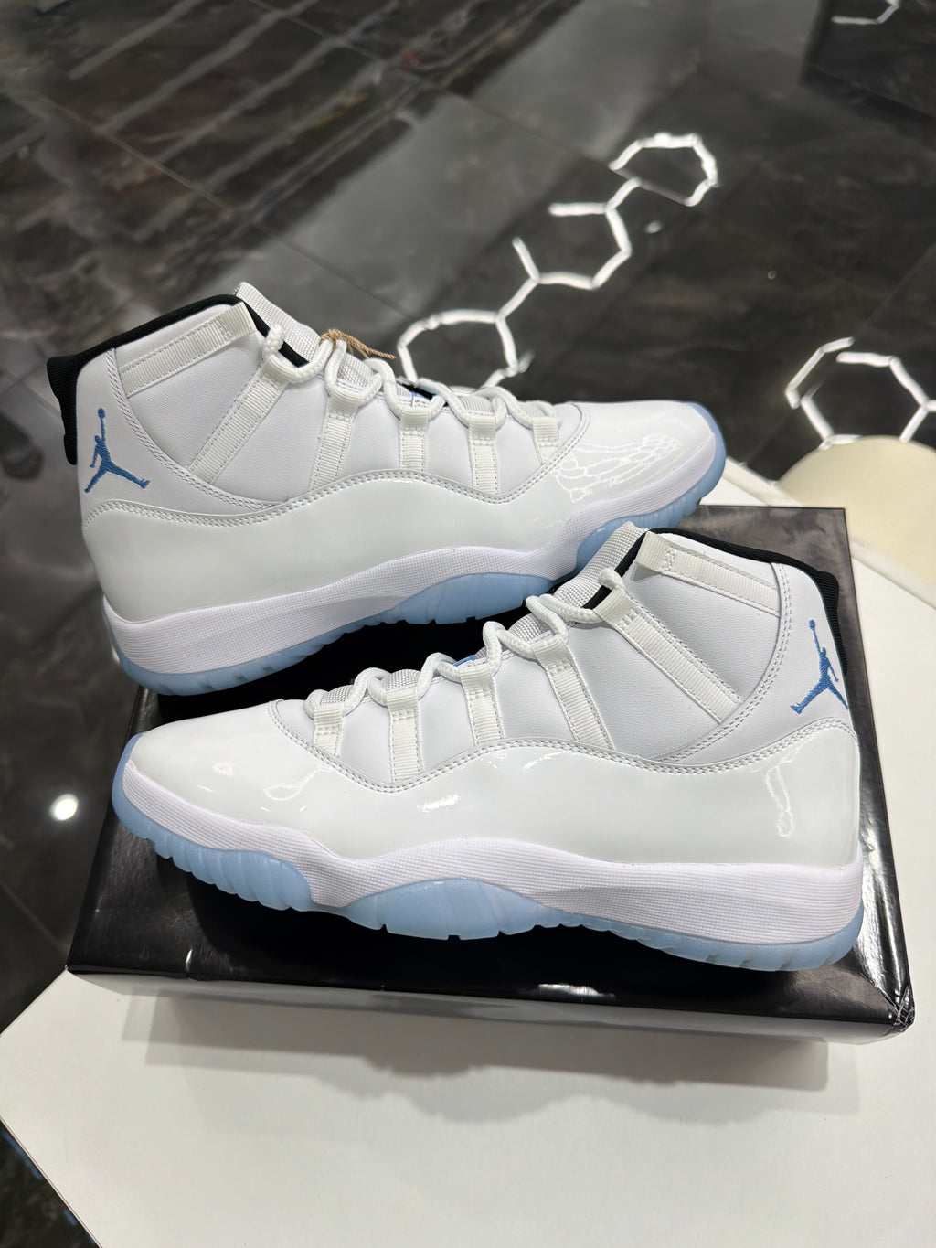 Jordan 11 Retro "Legend Blue"