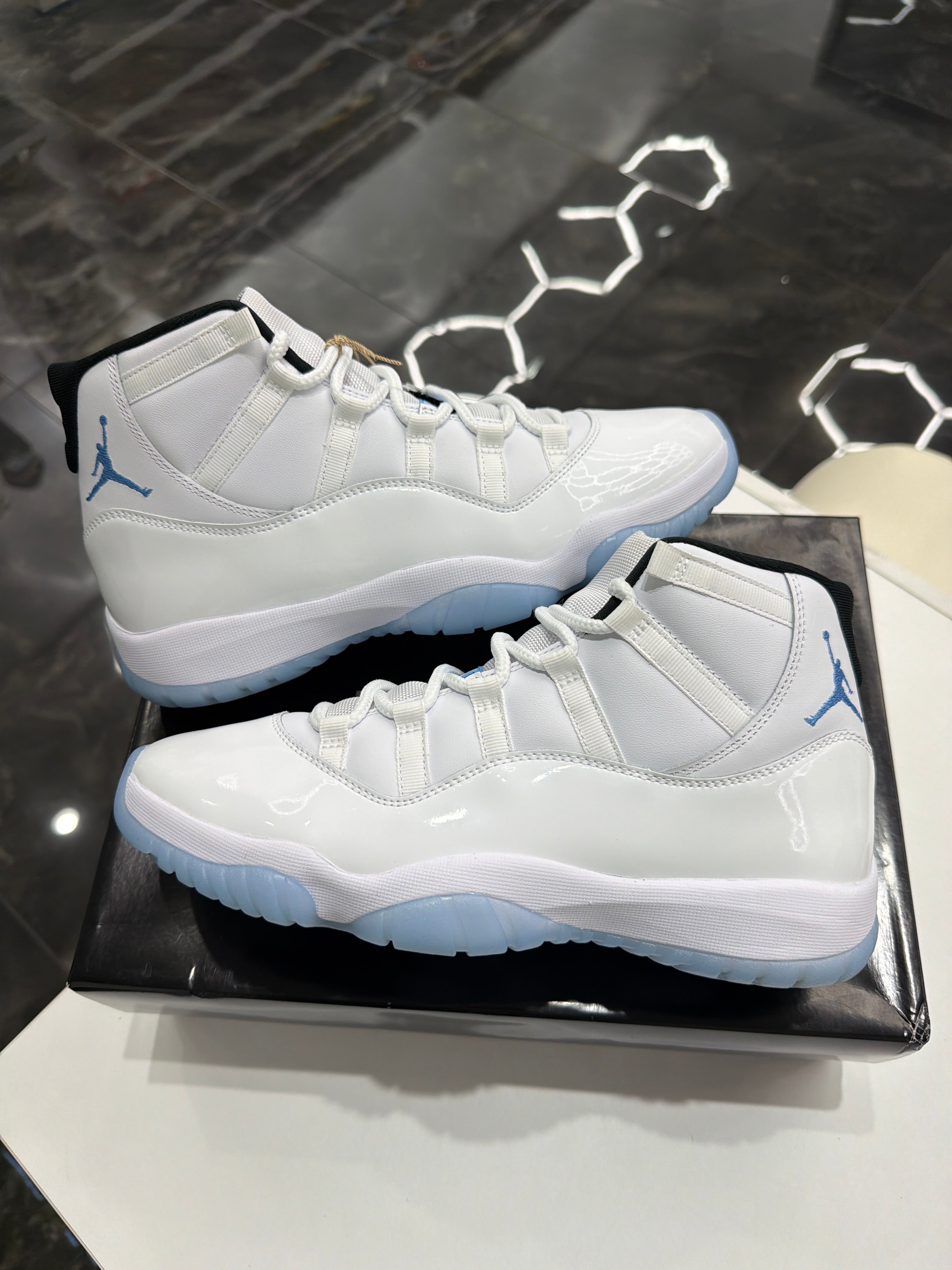 Jordan 11 Retro "Legend Blue"