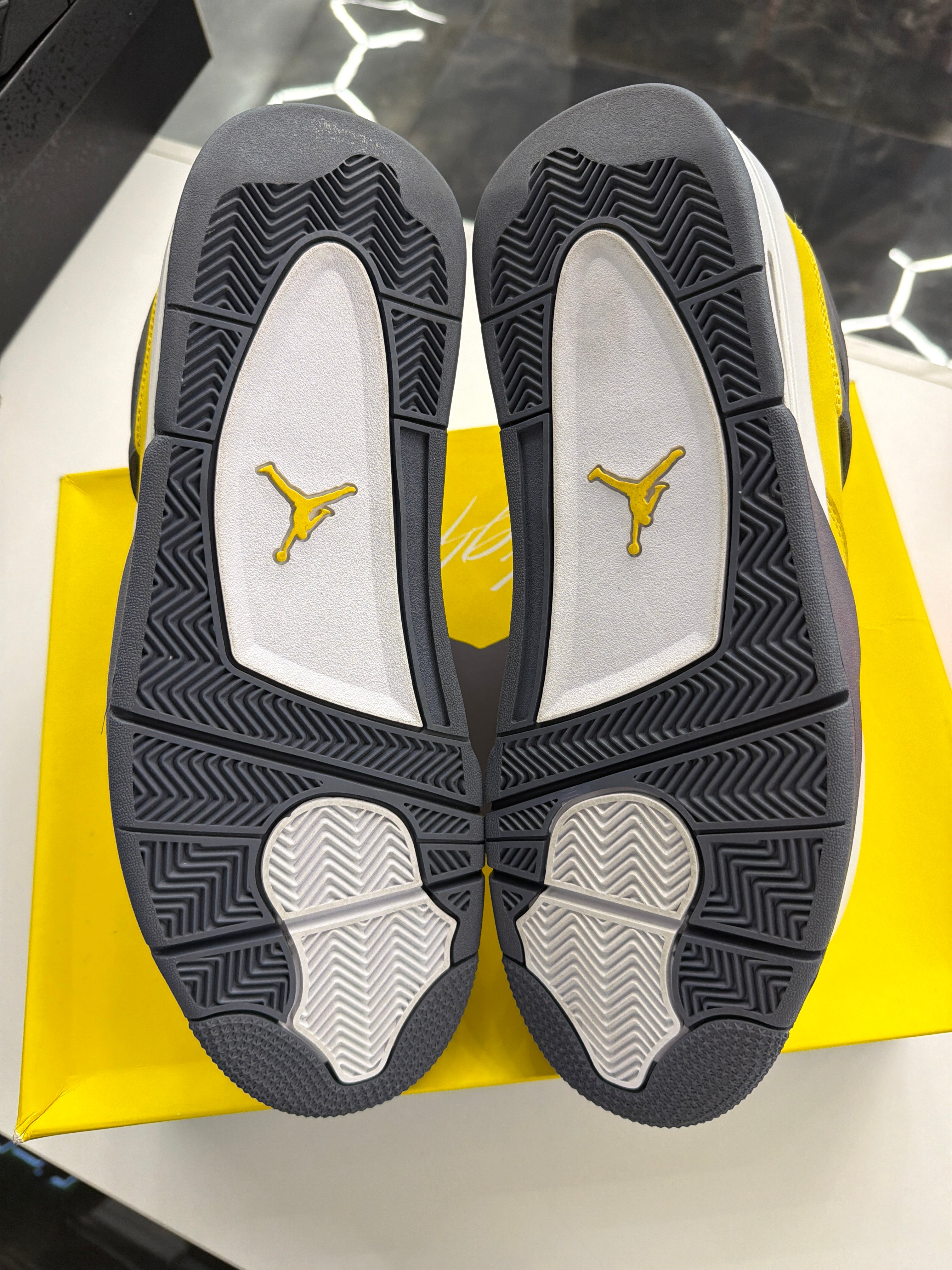 Jordan 4 Retro "Lightning"