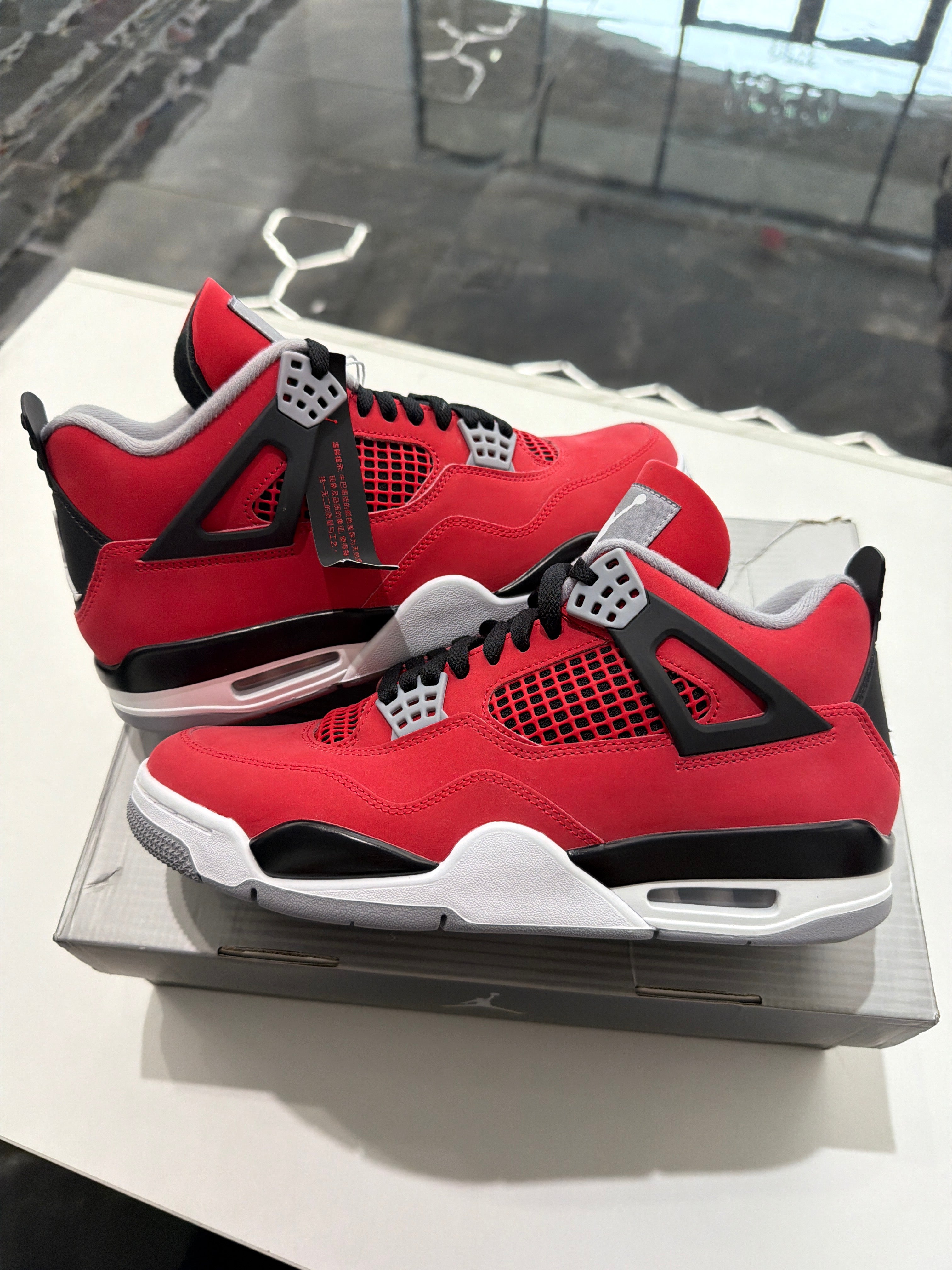 Jordan 4 Retro "Toro Bravo"