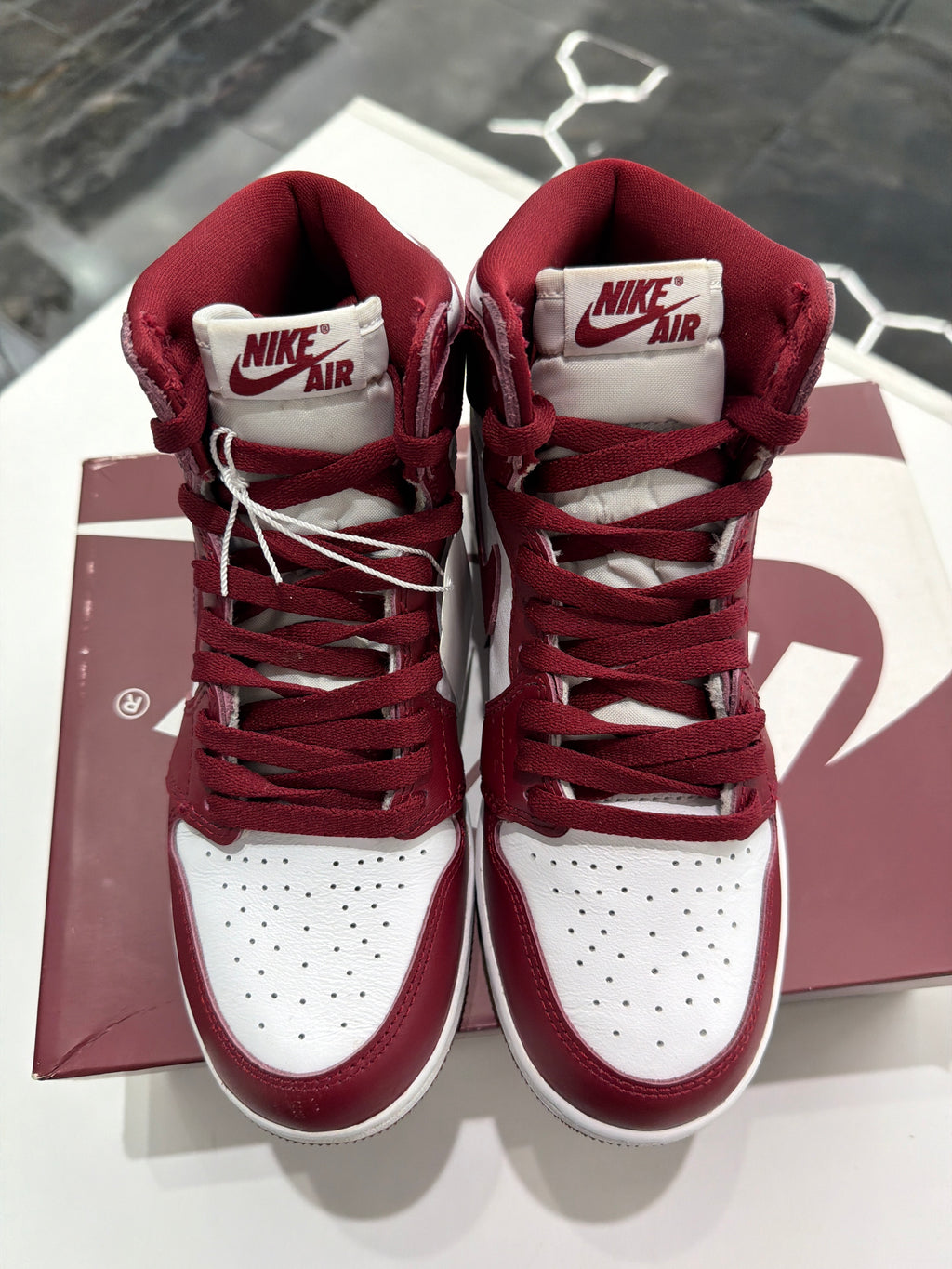 Jordan 1 Retro High OG "Artisanal Red"