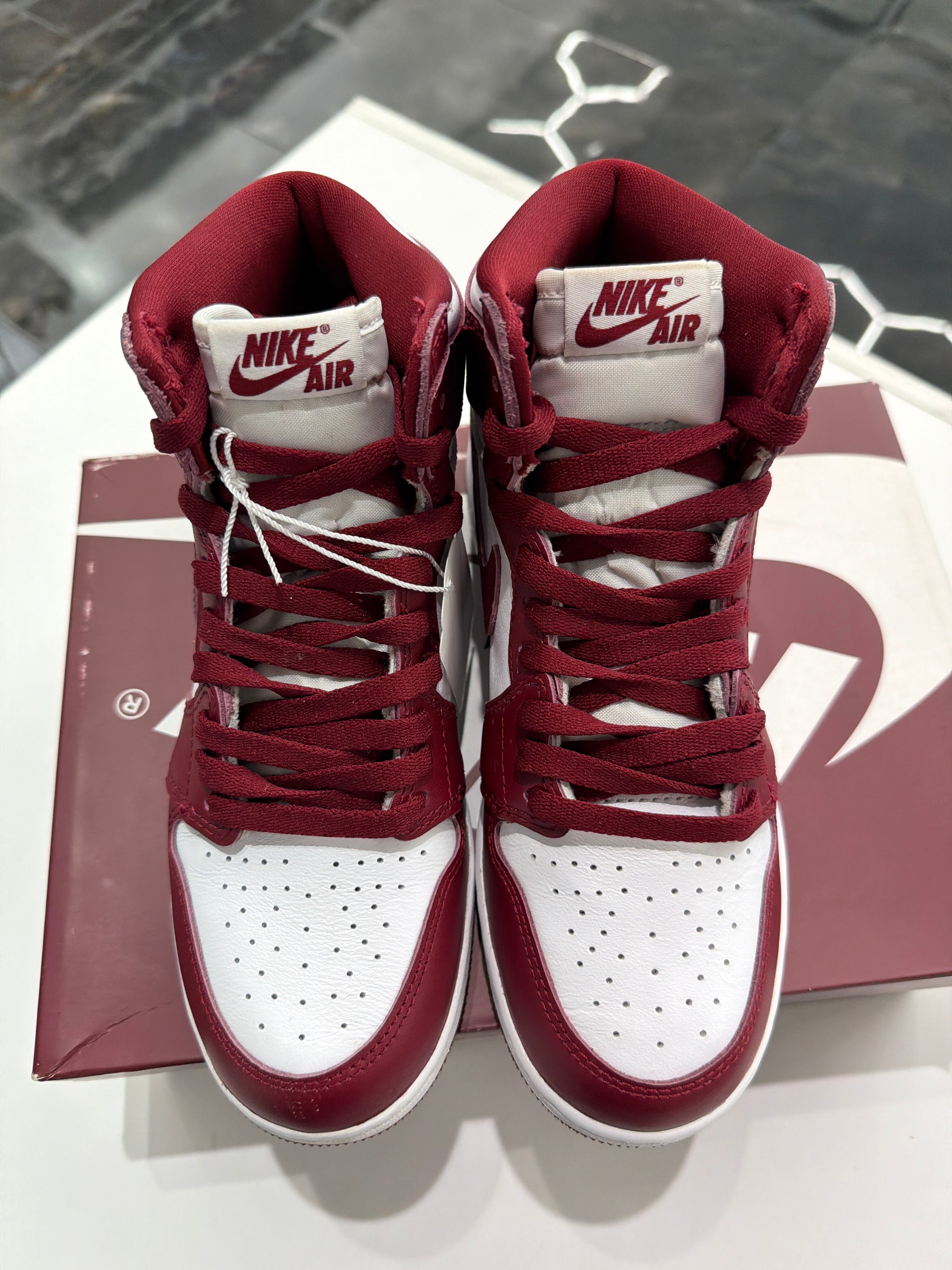 Jordan 1 Retro High OG "Artisanal Red"