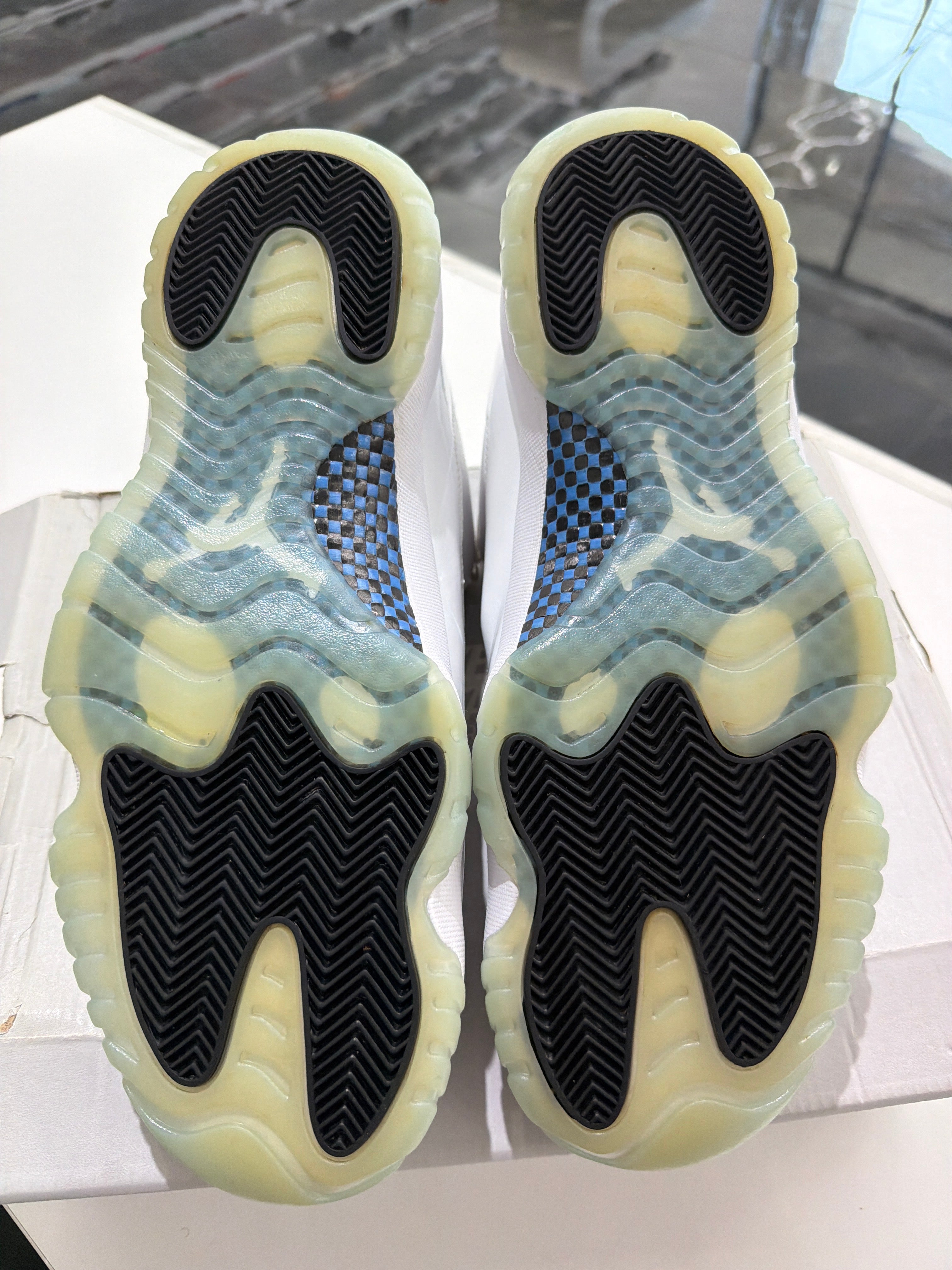 Jordan 11 low legend blue (REPLACEMENT BOX)