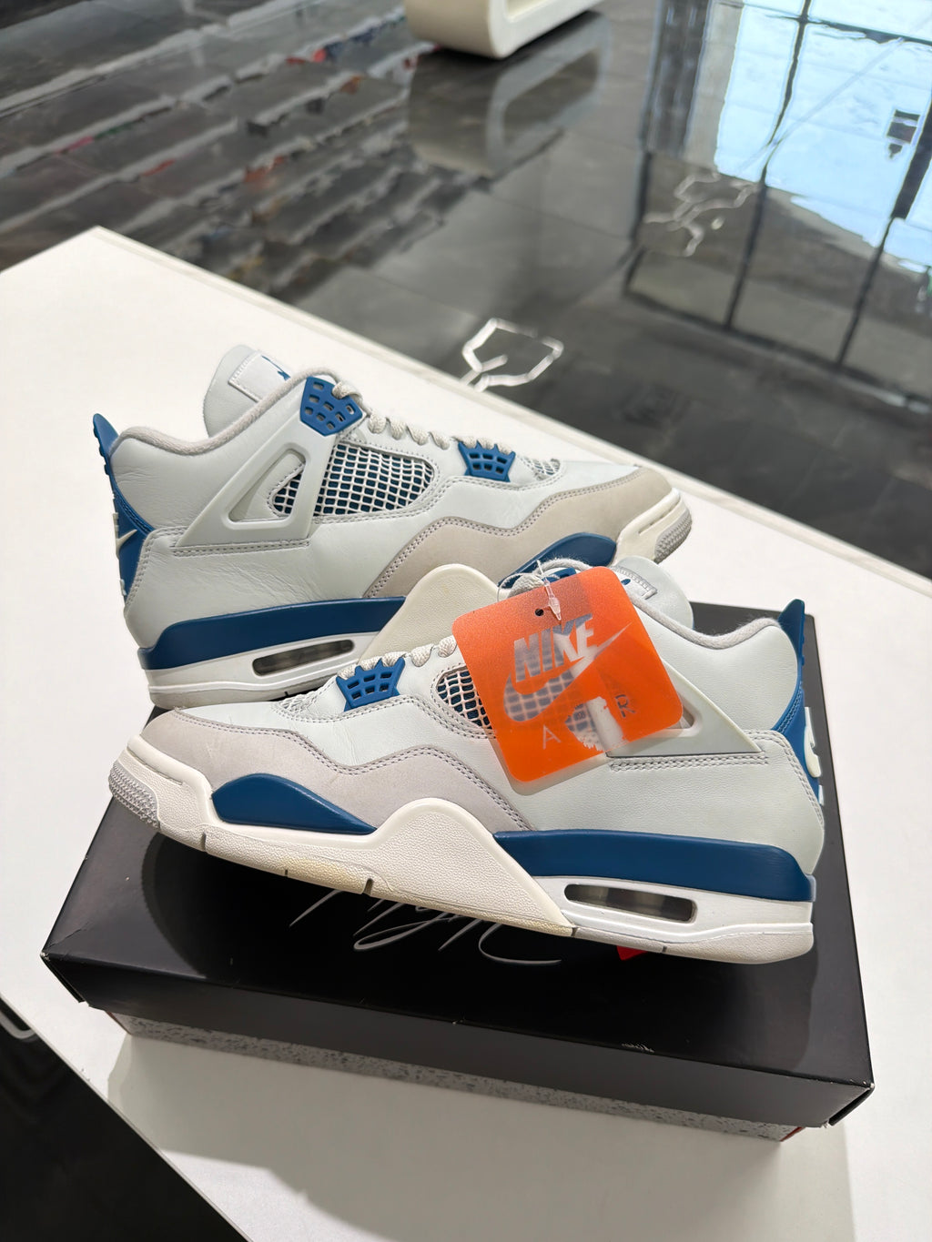 Jordan 4 military blue (2024)