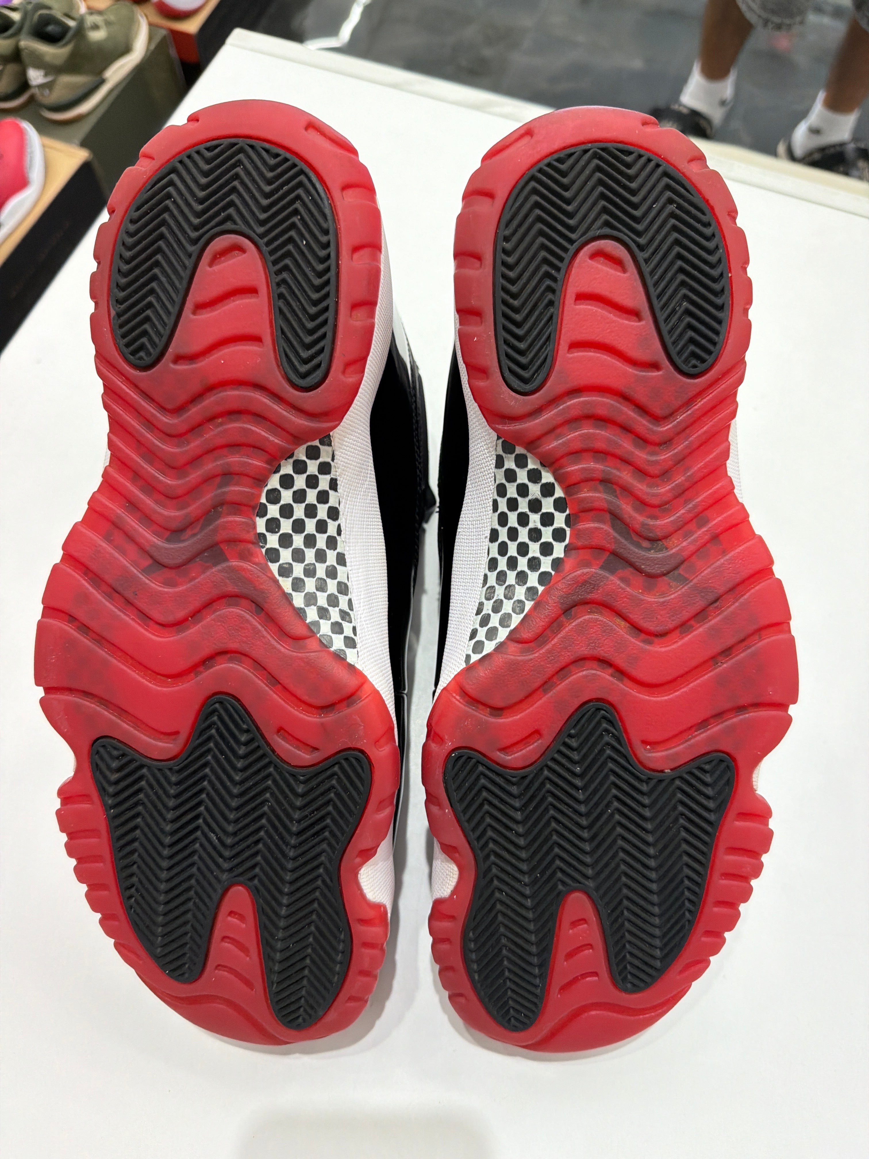 Jordan 11 Retro "Bred" (NO BOX)