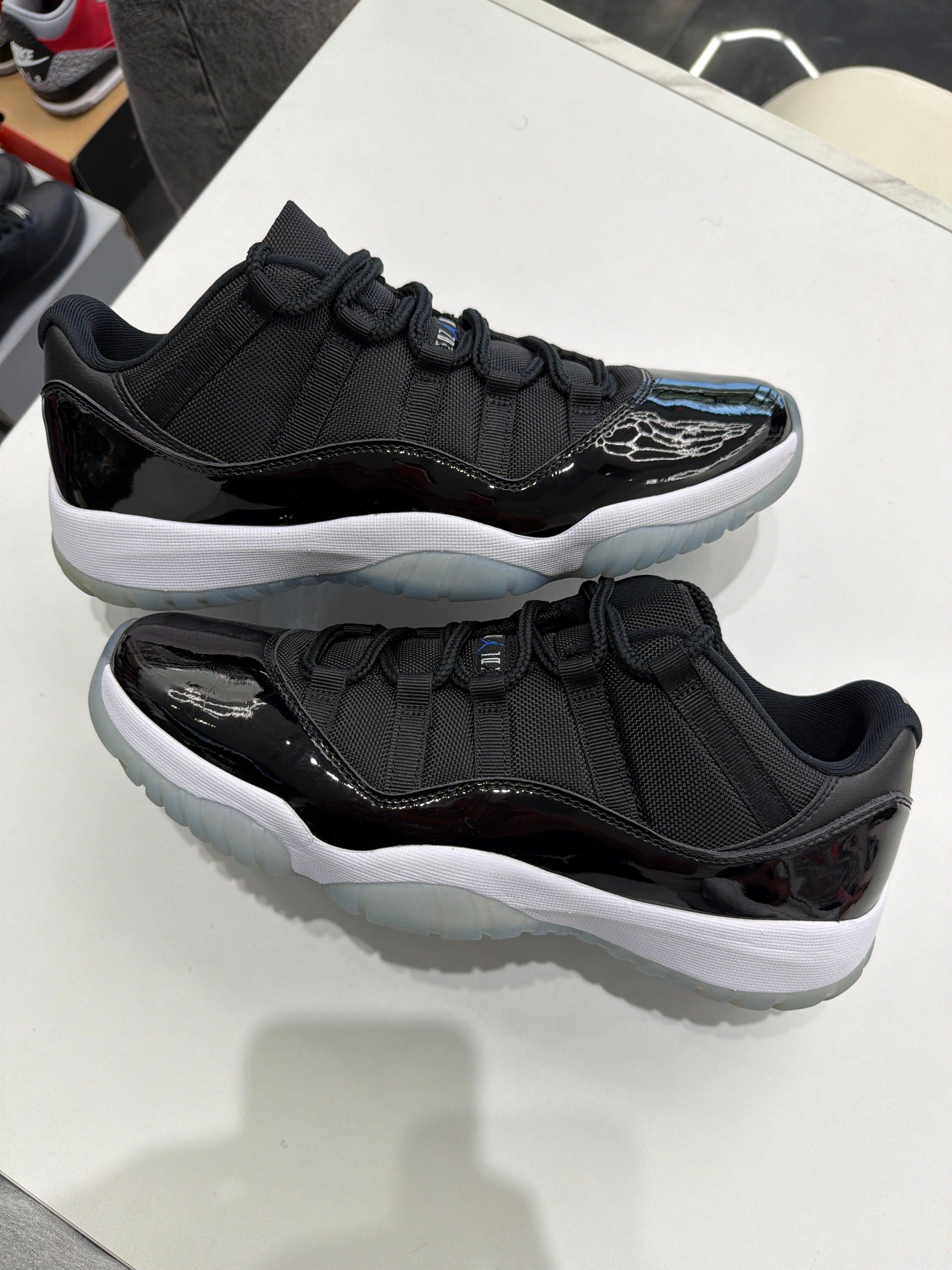 Jordan 11 Retro Low "Space Jam" (NO BOX)
