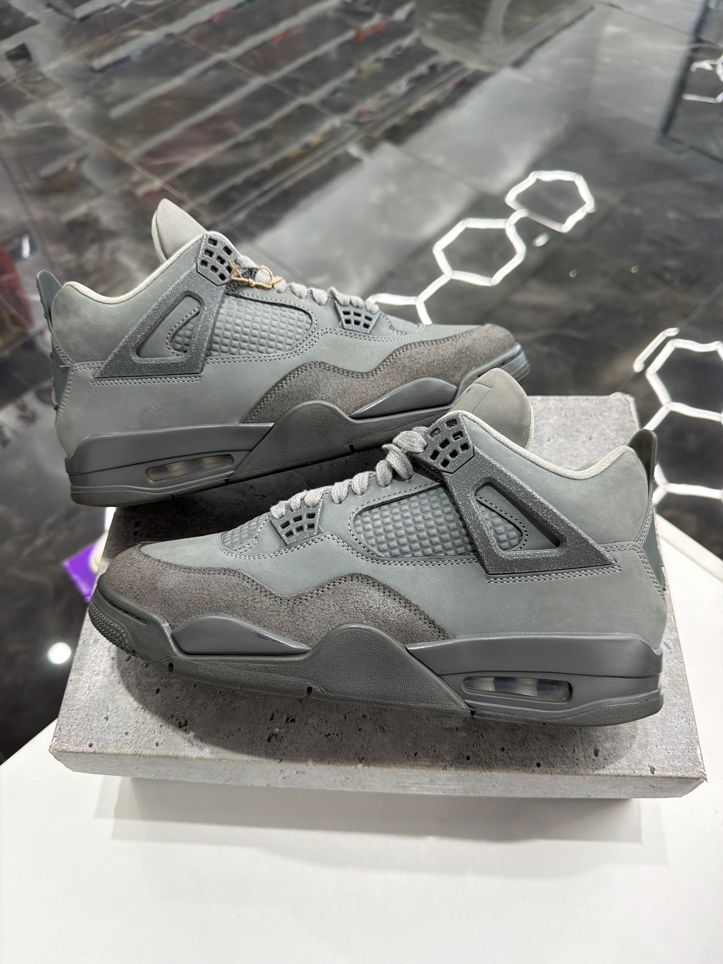 Jordan 4 wet cement (BOX HAS NO LABEL)