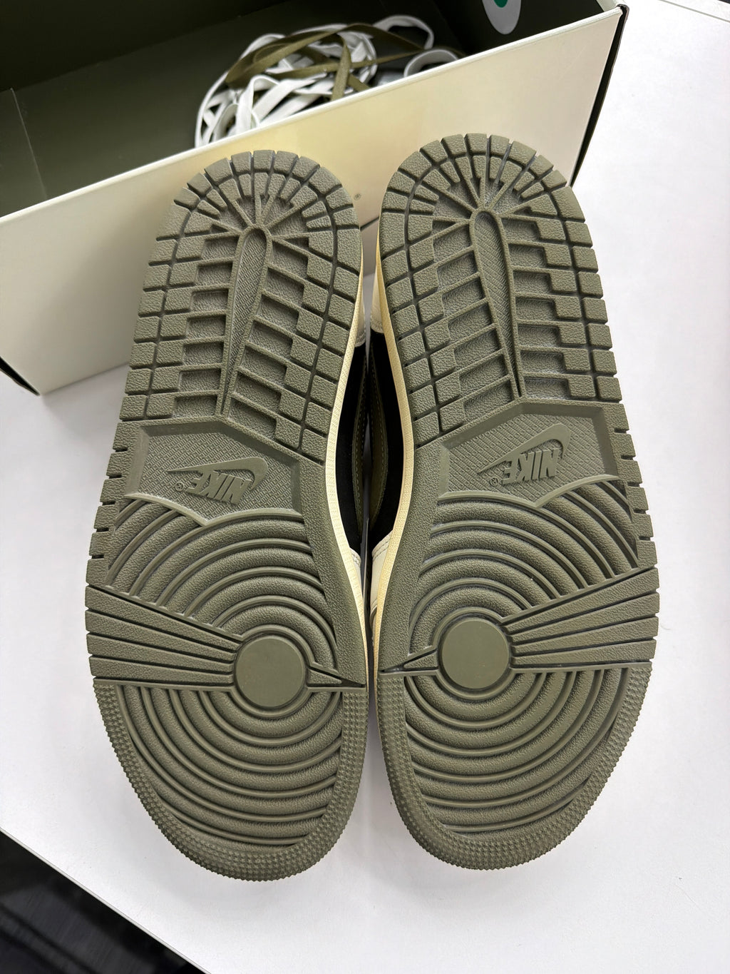 Travis Scott x Women's Air Jordan 1 Retro Low OG SP 'Olive' (NO BOX LID)