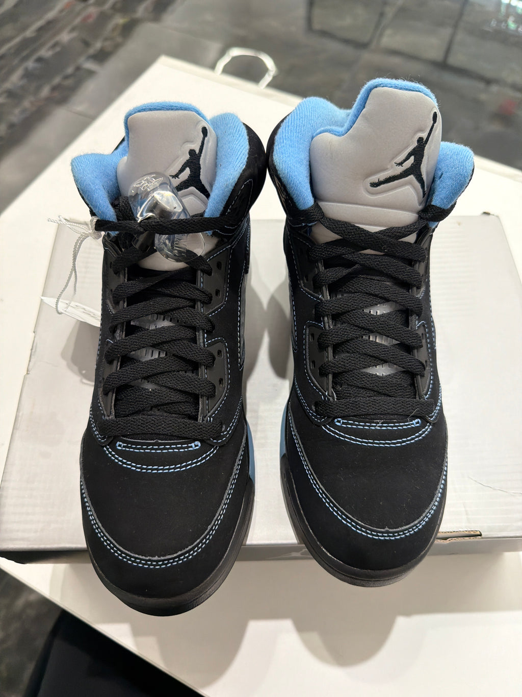 Jordan 5 Retro "Black University Blue"