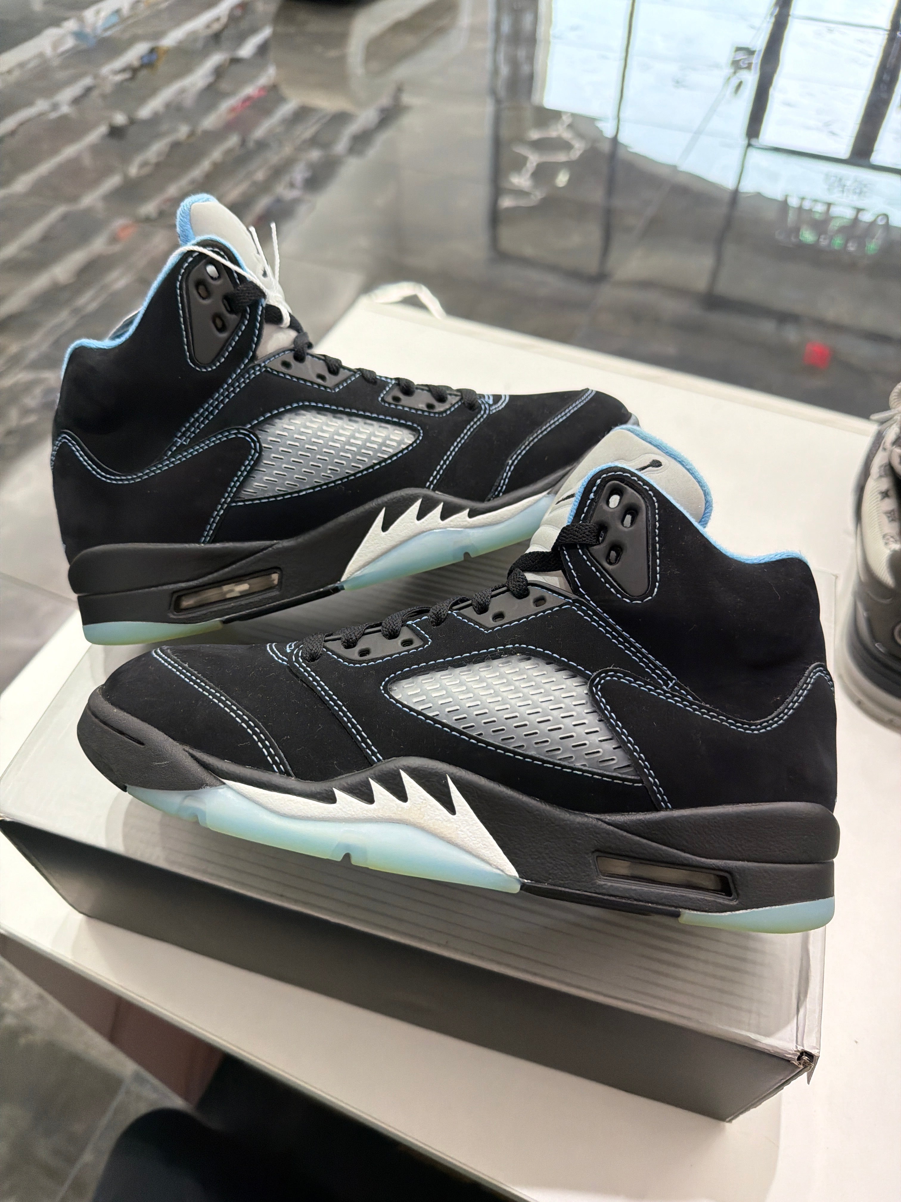 Jordan 5 retro black unc blue