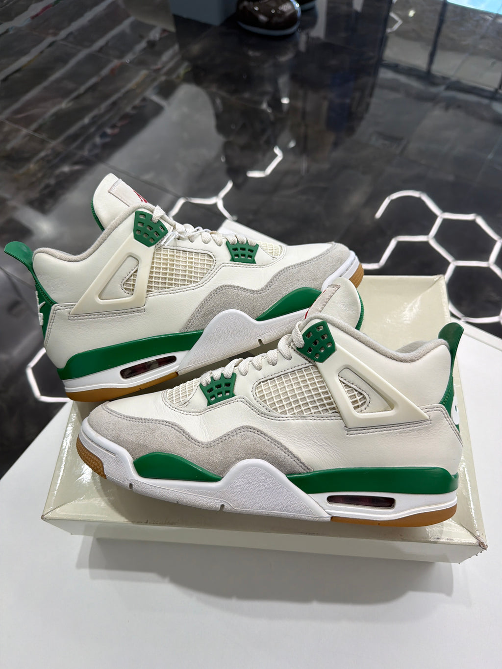 Jordan 4 Retro SB Pine Green