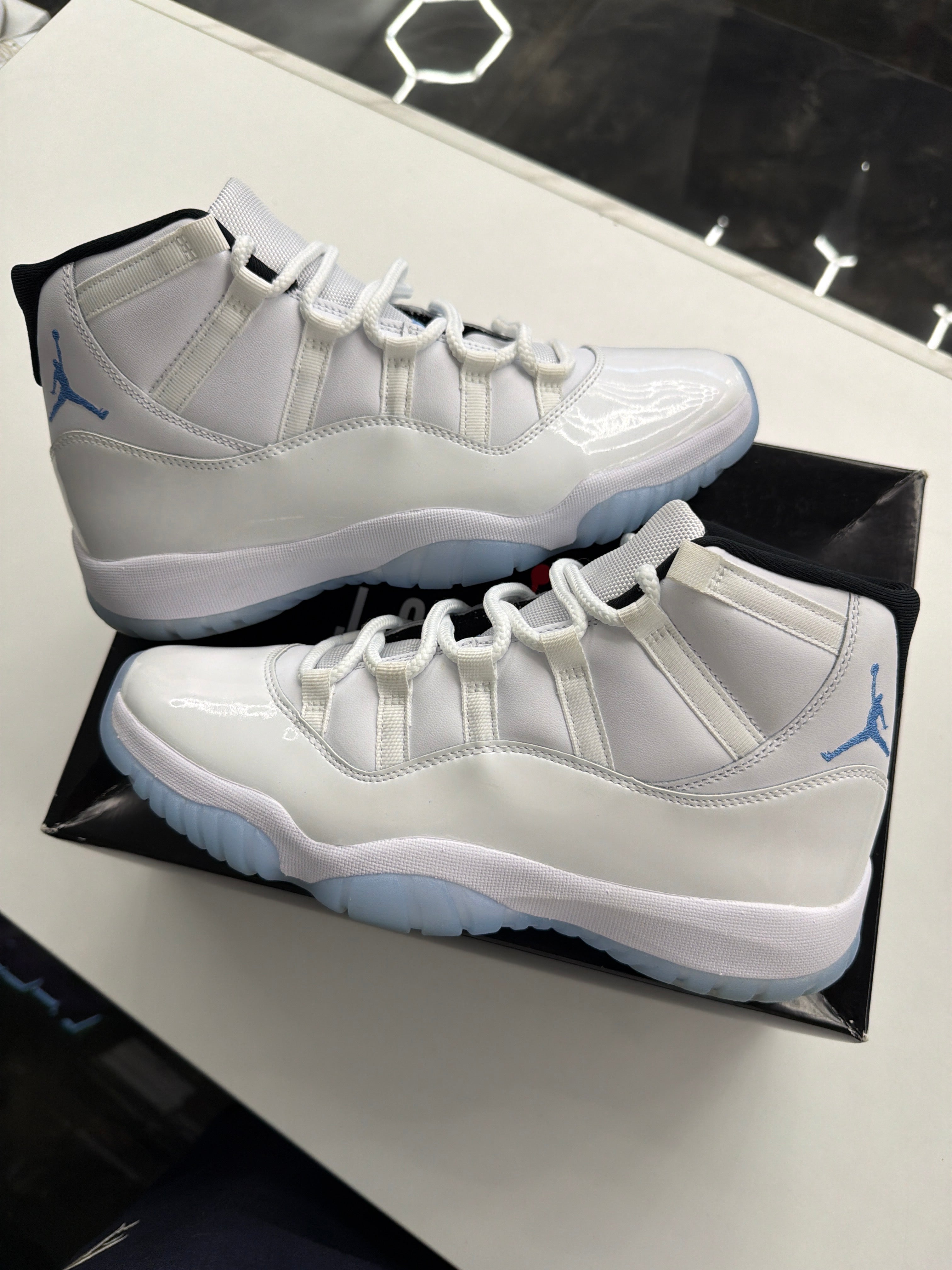 Jordan 11 Retro "Legend Blue"