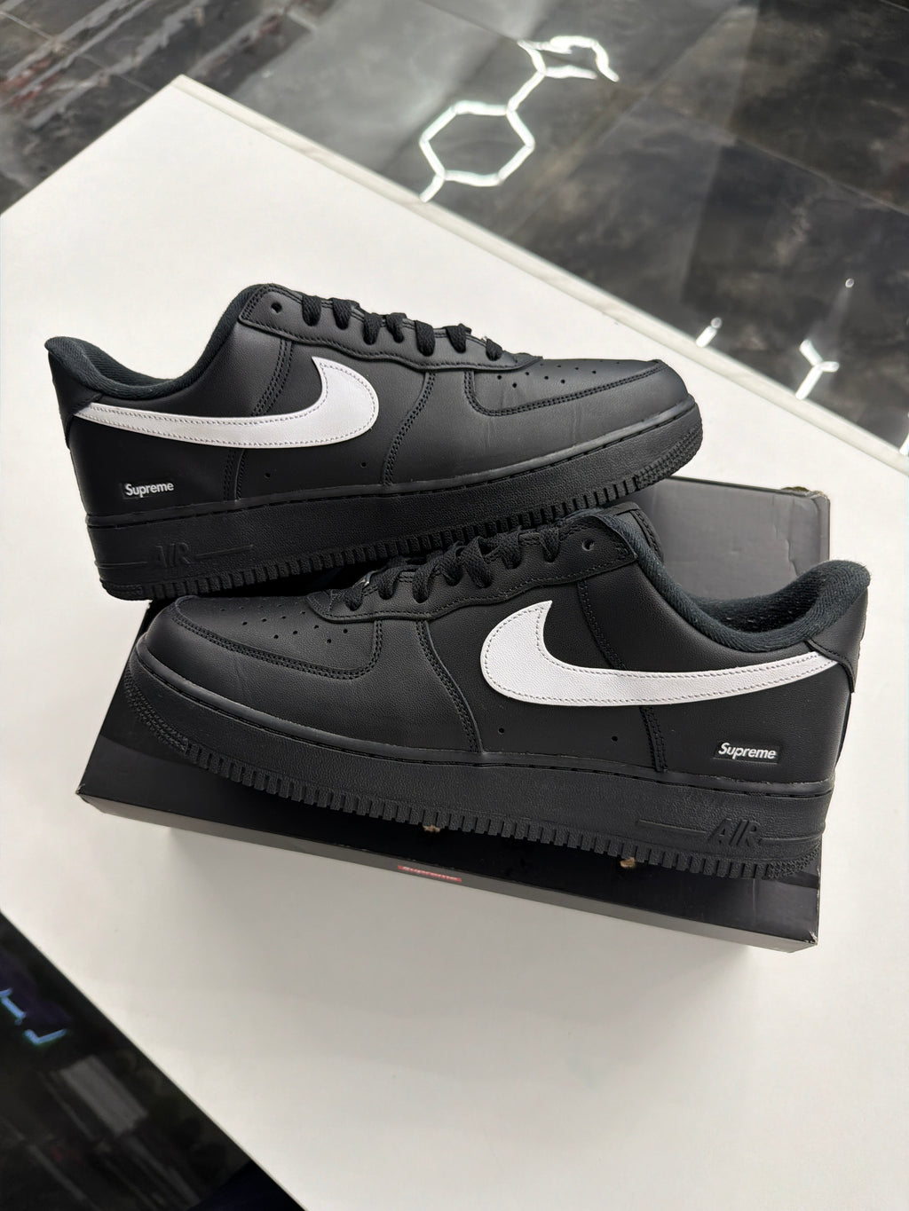 Air Force 1 low supreme black white