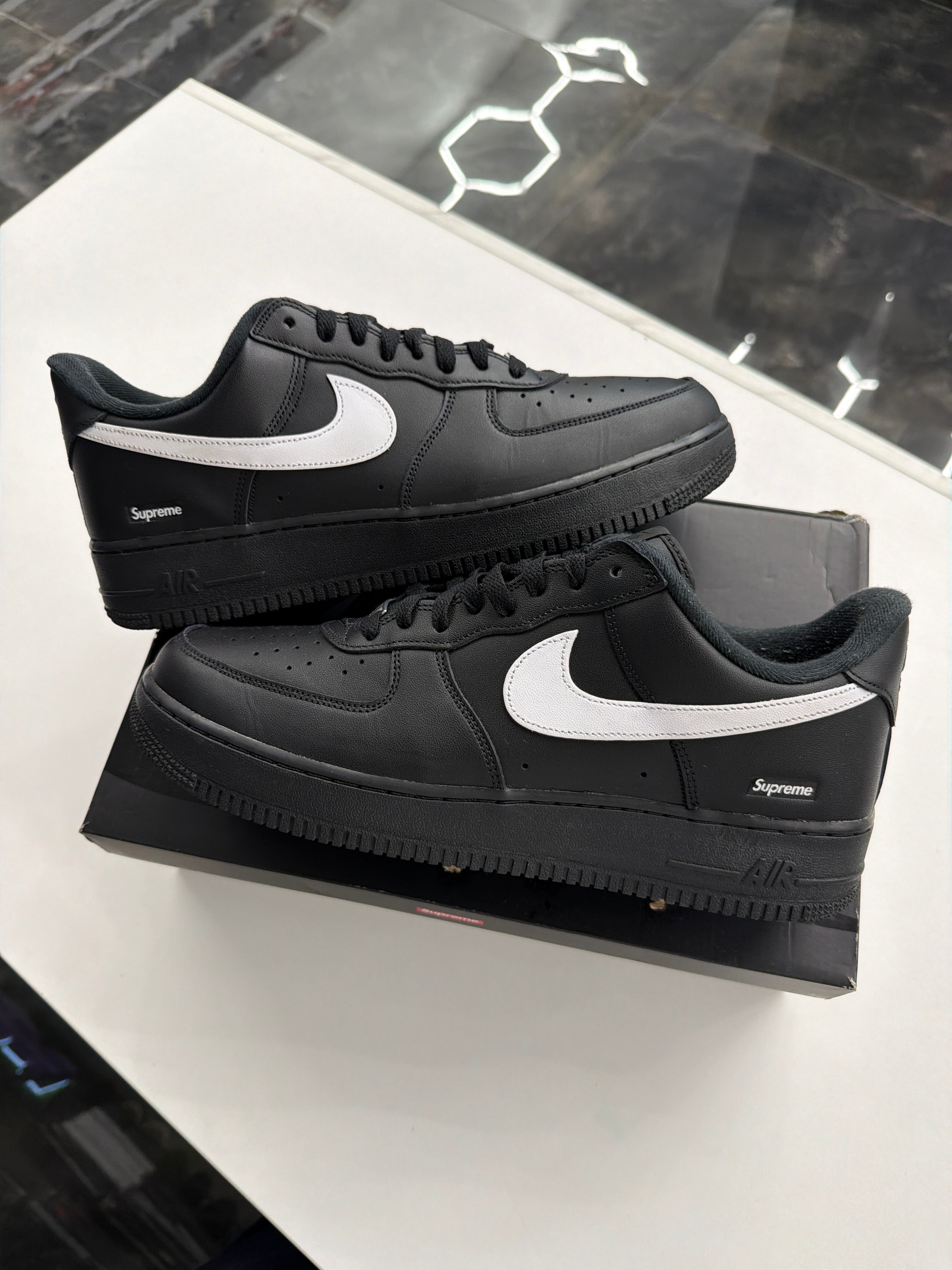 Air Force 1 low supreme black white