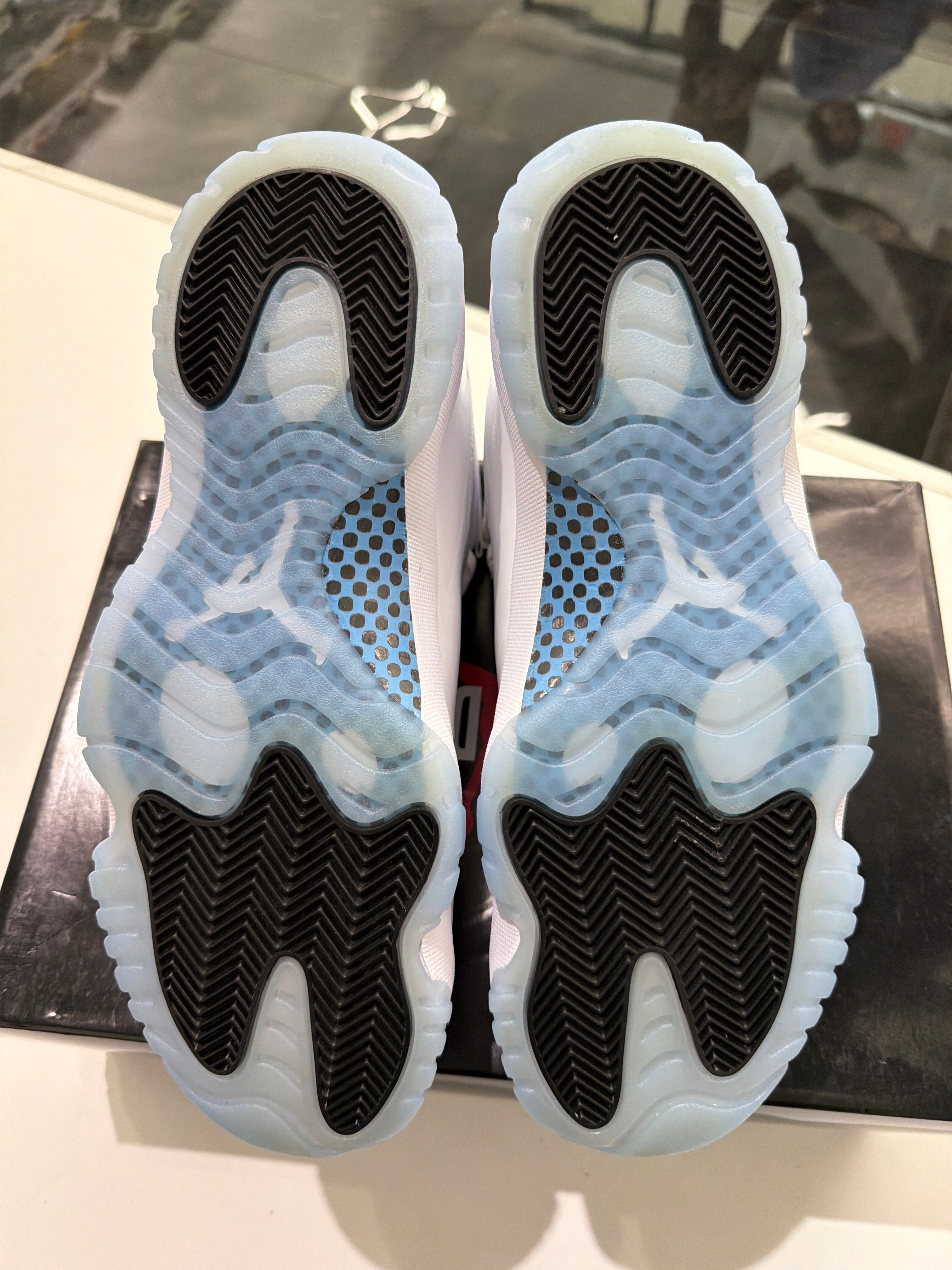 Jordan 11 legend blue (2024)