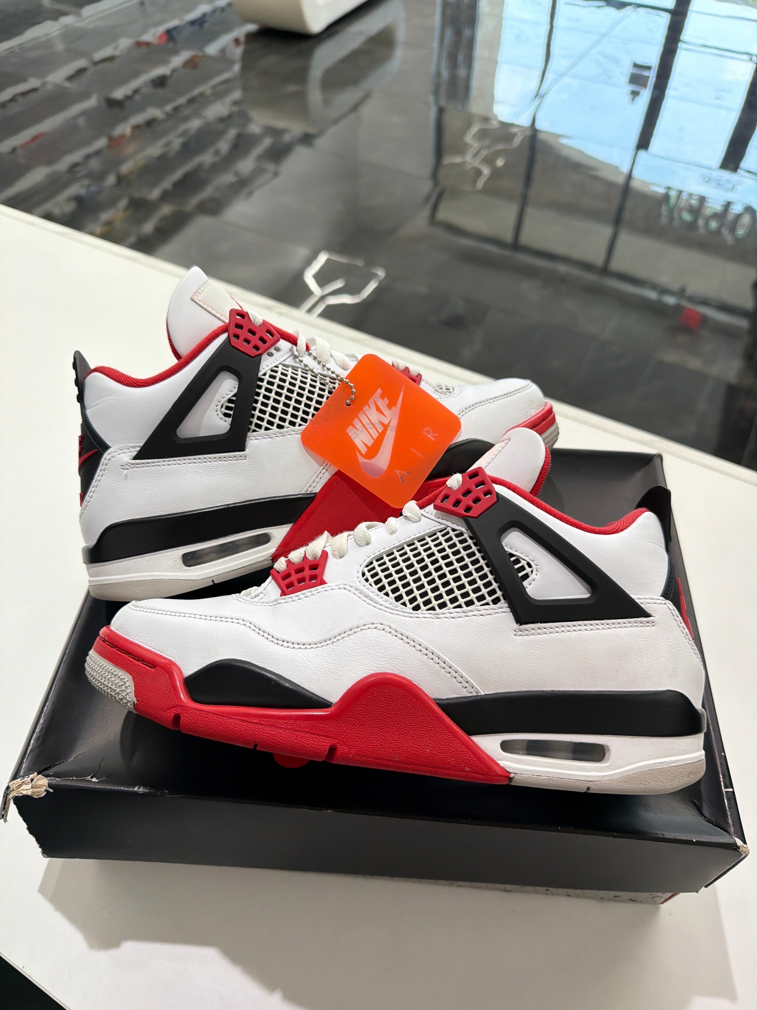 Jordan 4 fire red
