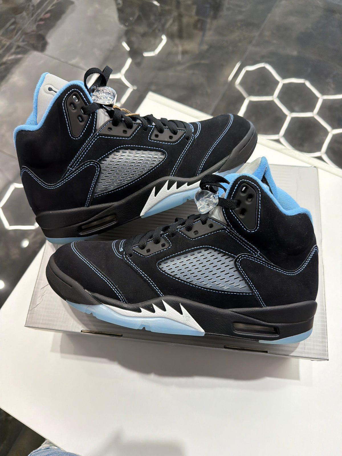 Jordan 5 Retro Black unc