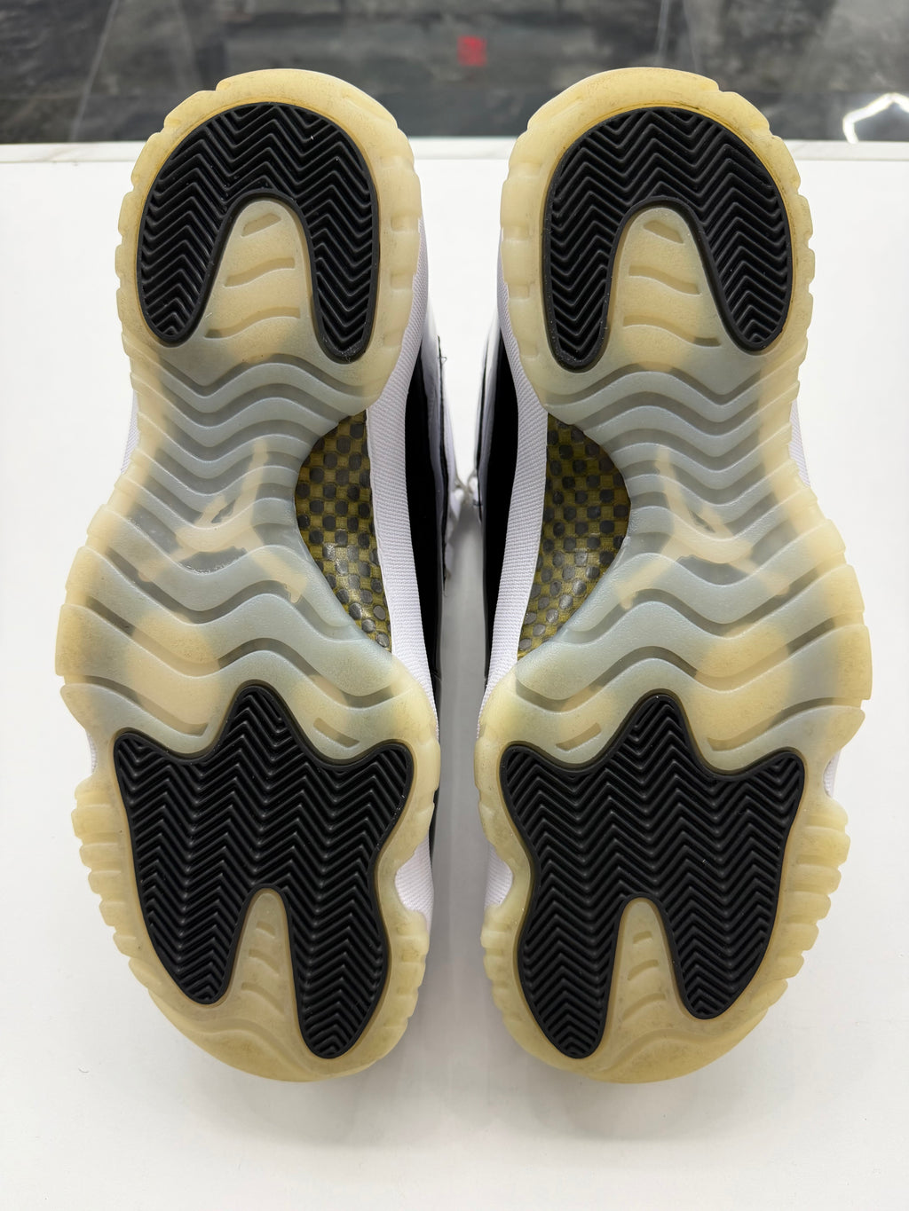 Jordan 11 Retro "Gratitude / Defining Moments" (NO BOX)