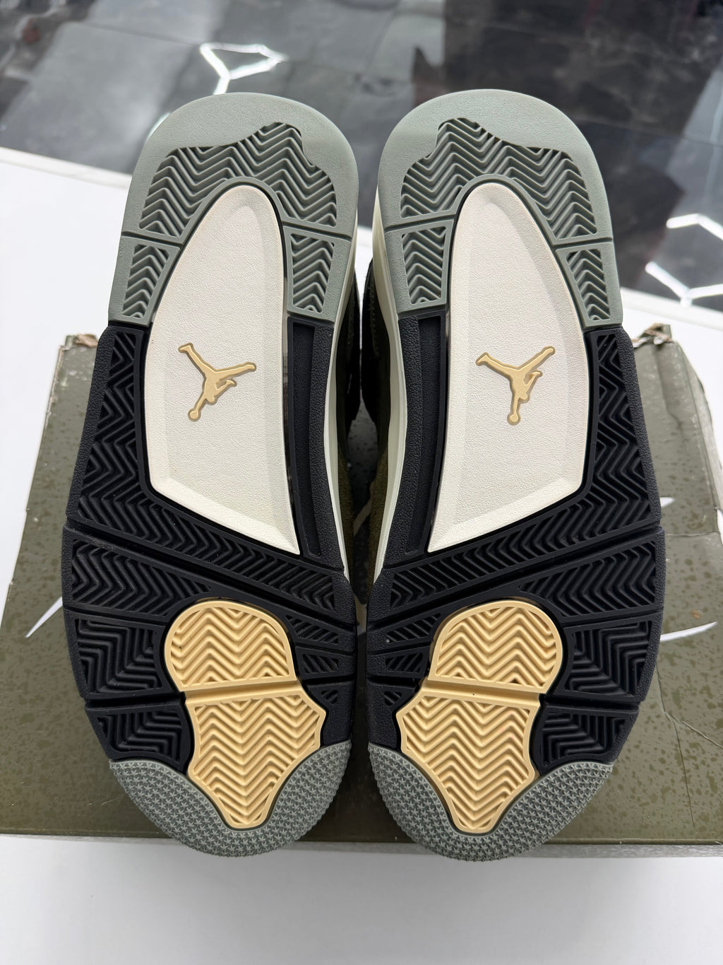 Jordan 4 Retro SE Craft Medium Olive