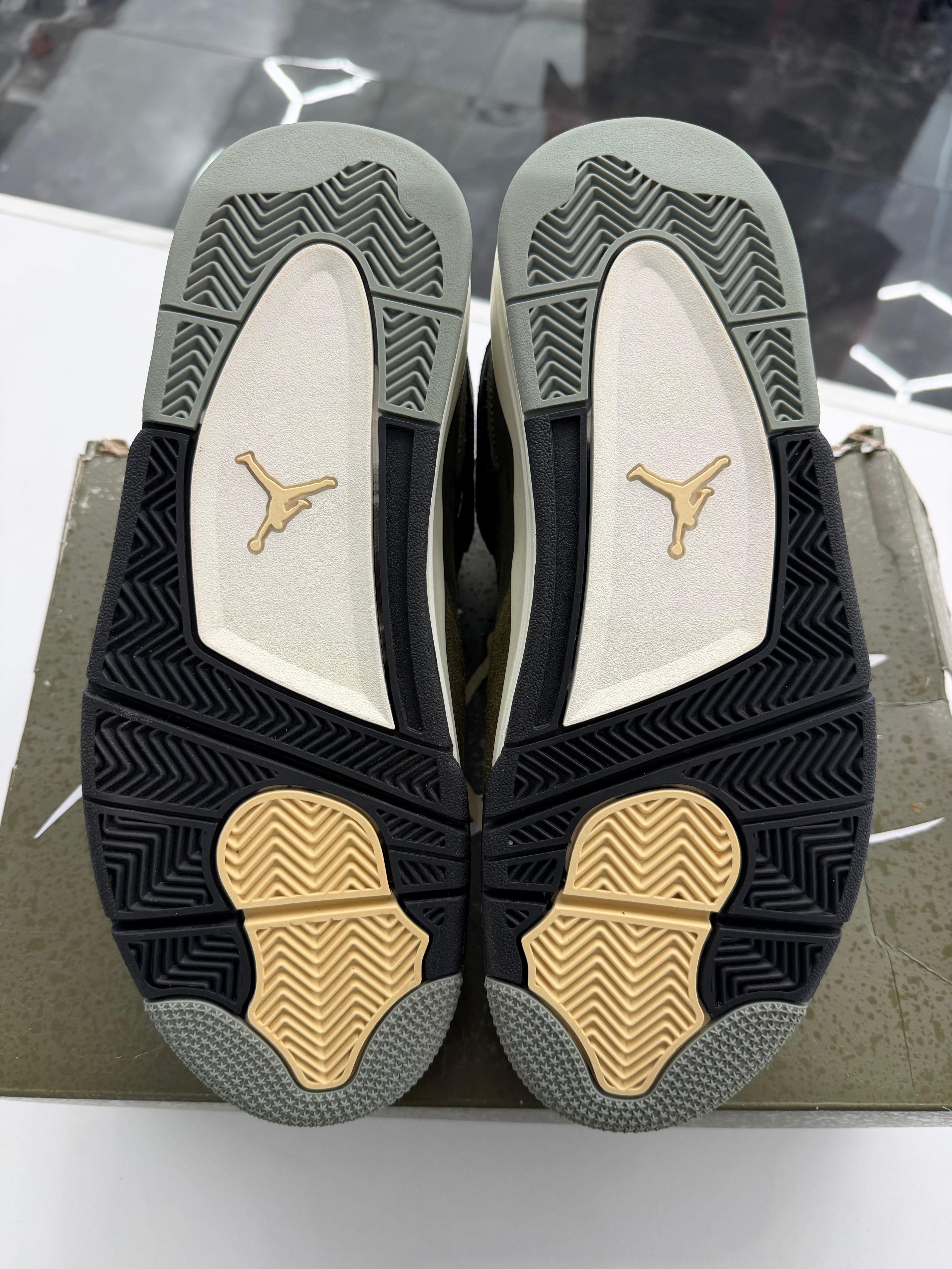 Jordan 4 Retro SE Craft Medium Olive