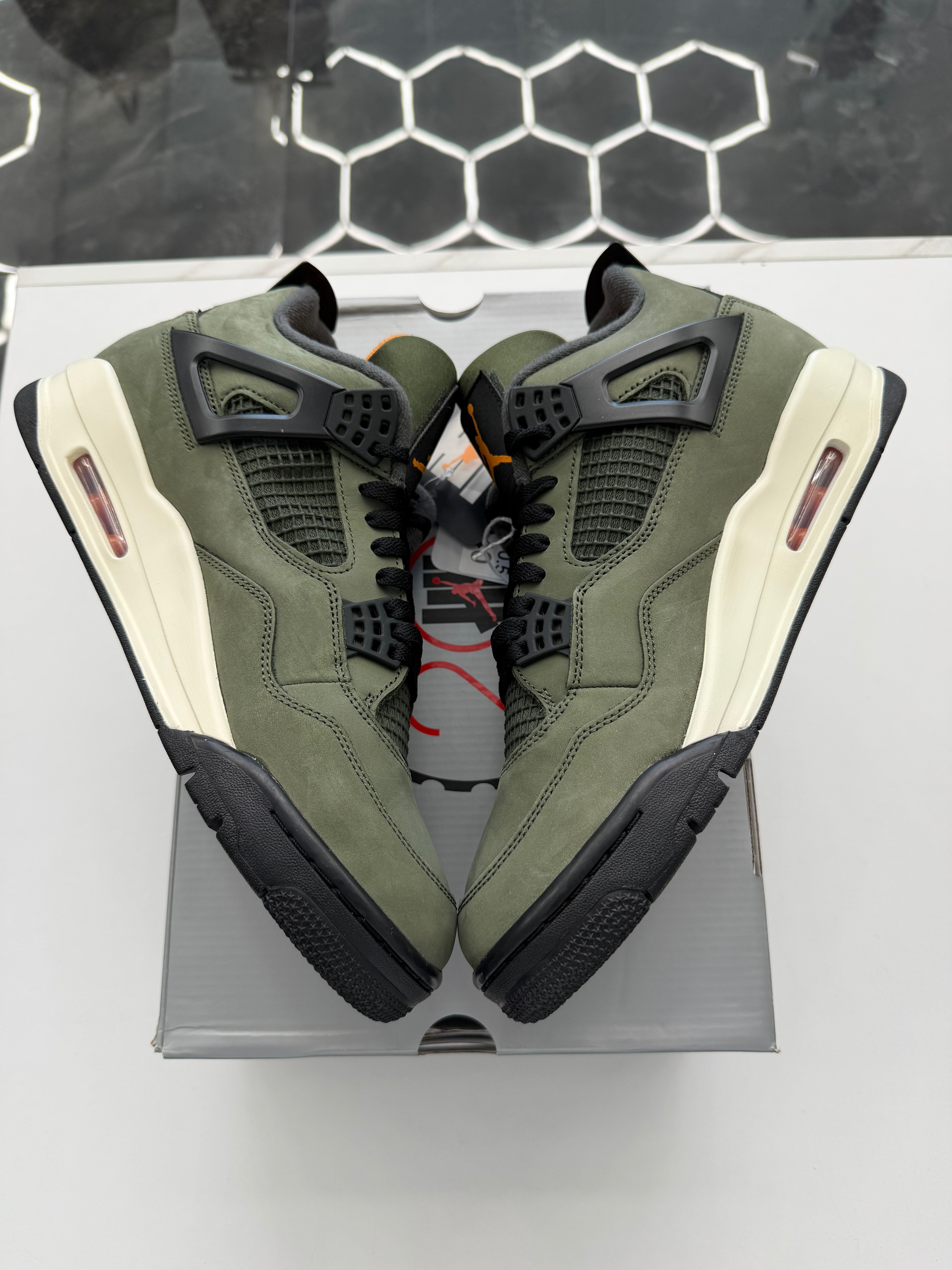 Jordan 4 Retro OG SP Undefeated (2025)