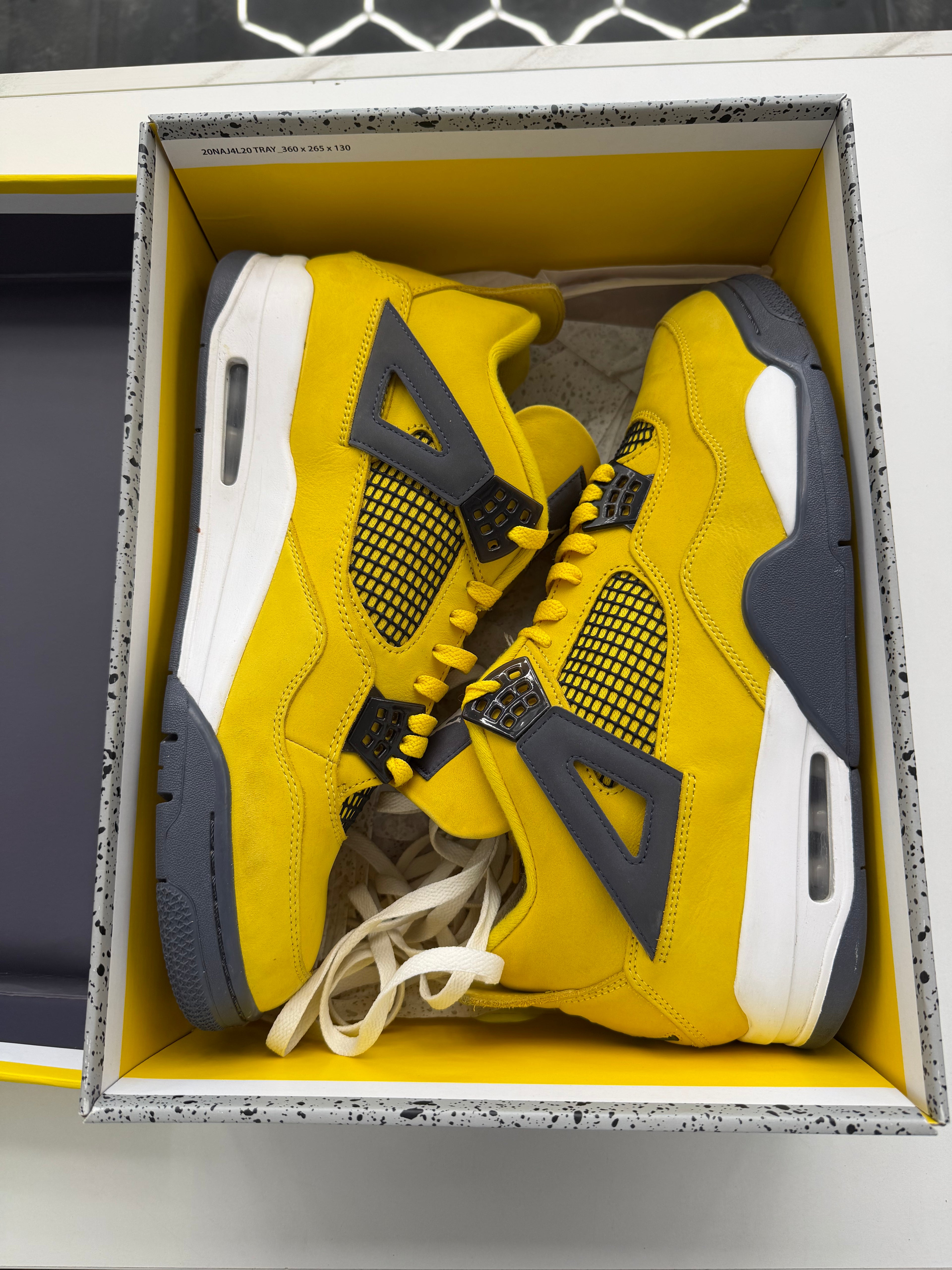 Jordan 4 Retro Lightning (2021)